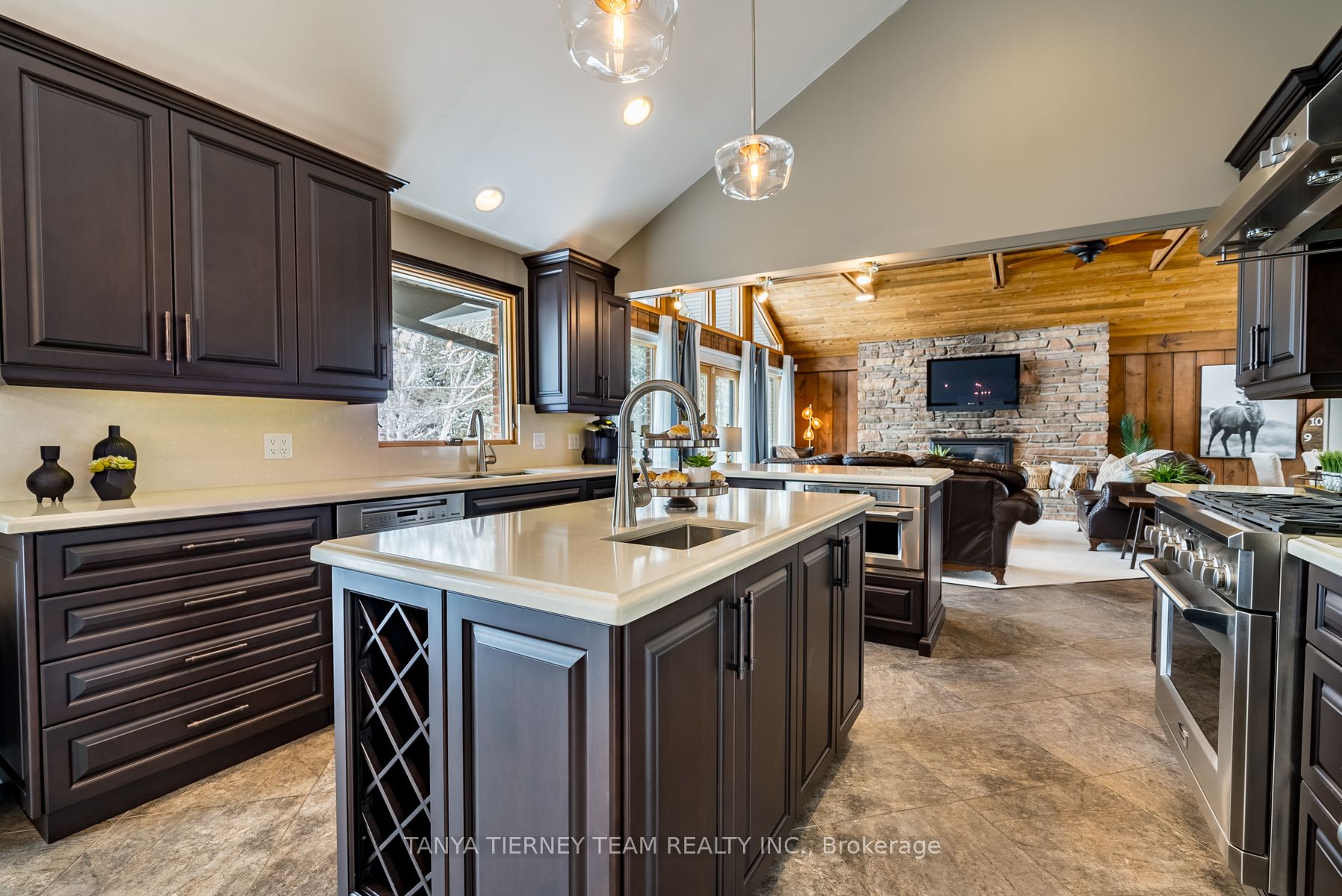 228 Summit Dr
