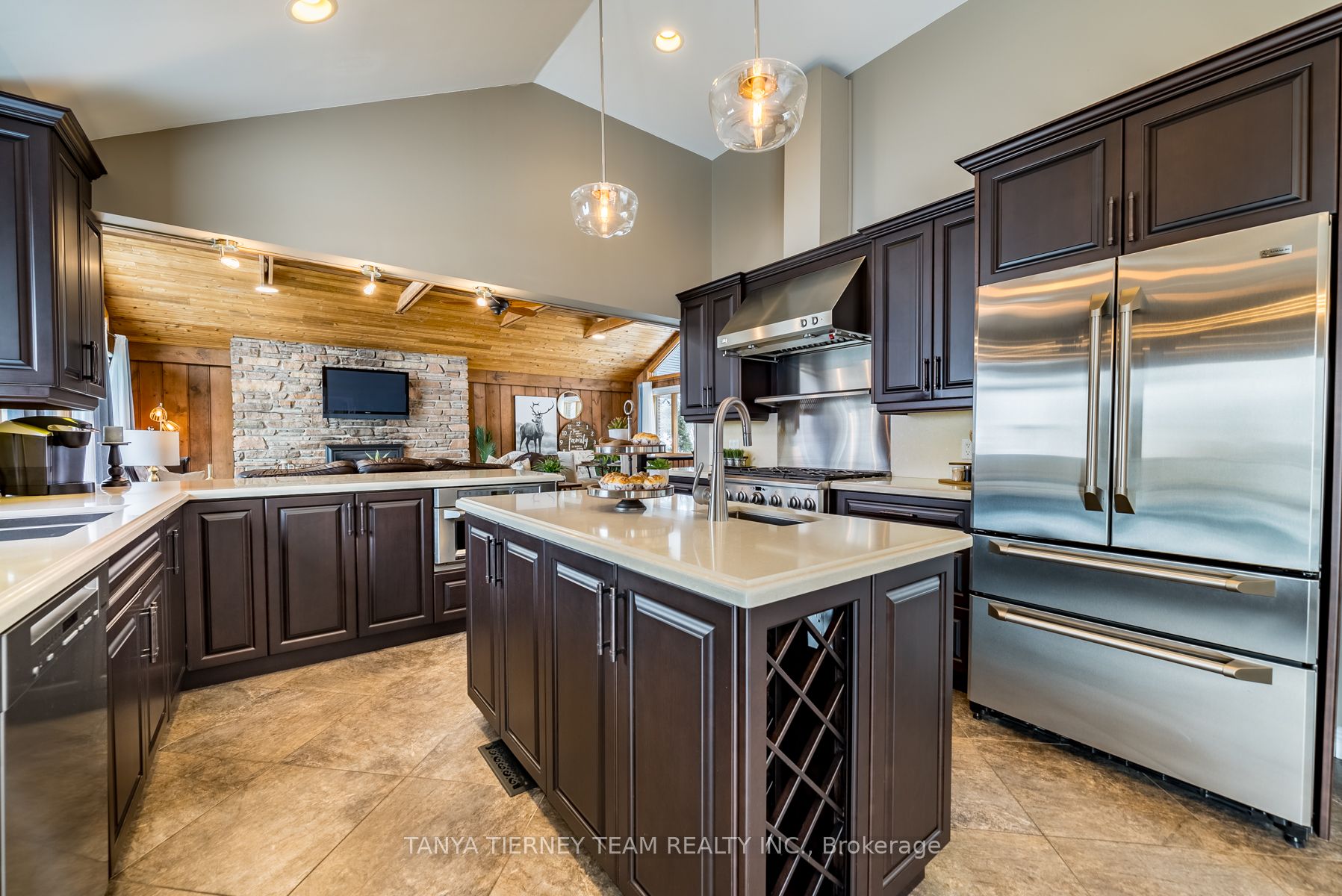 228 Summit Dr