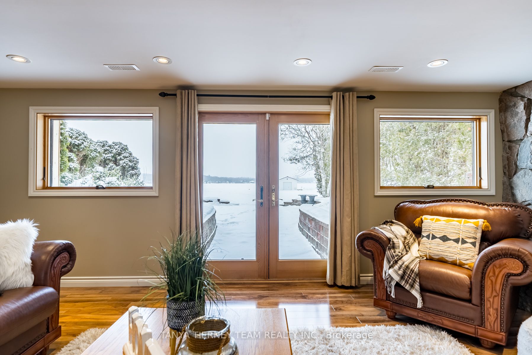 228 Summit Dr
