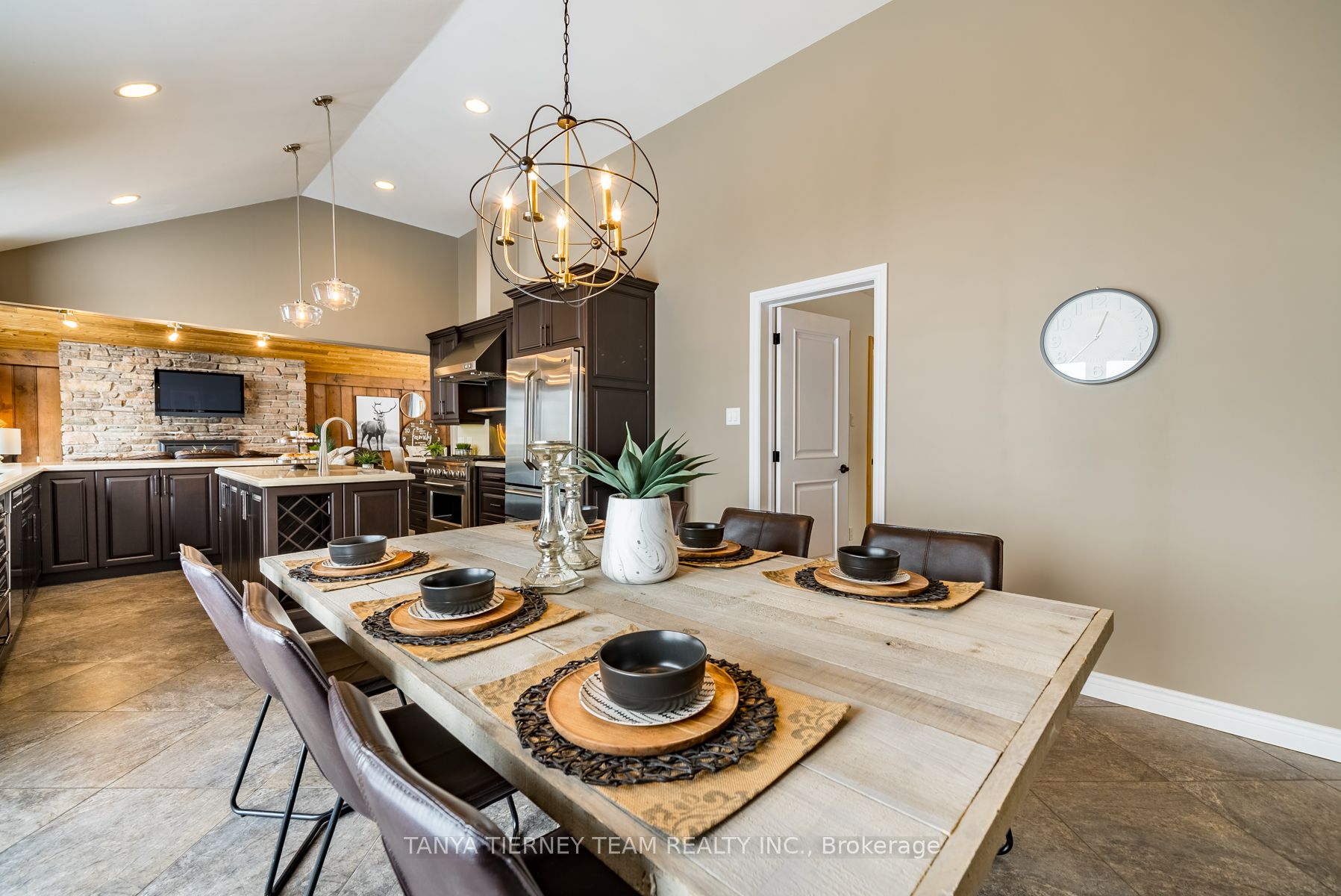228 Summit Dr