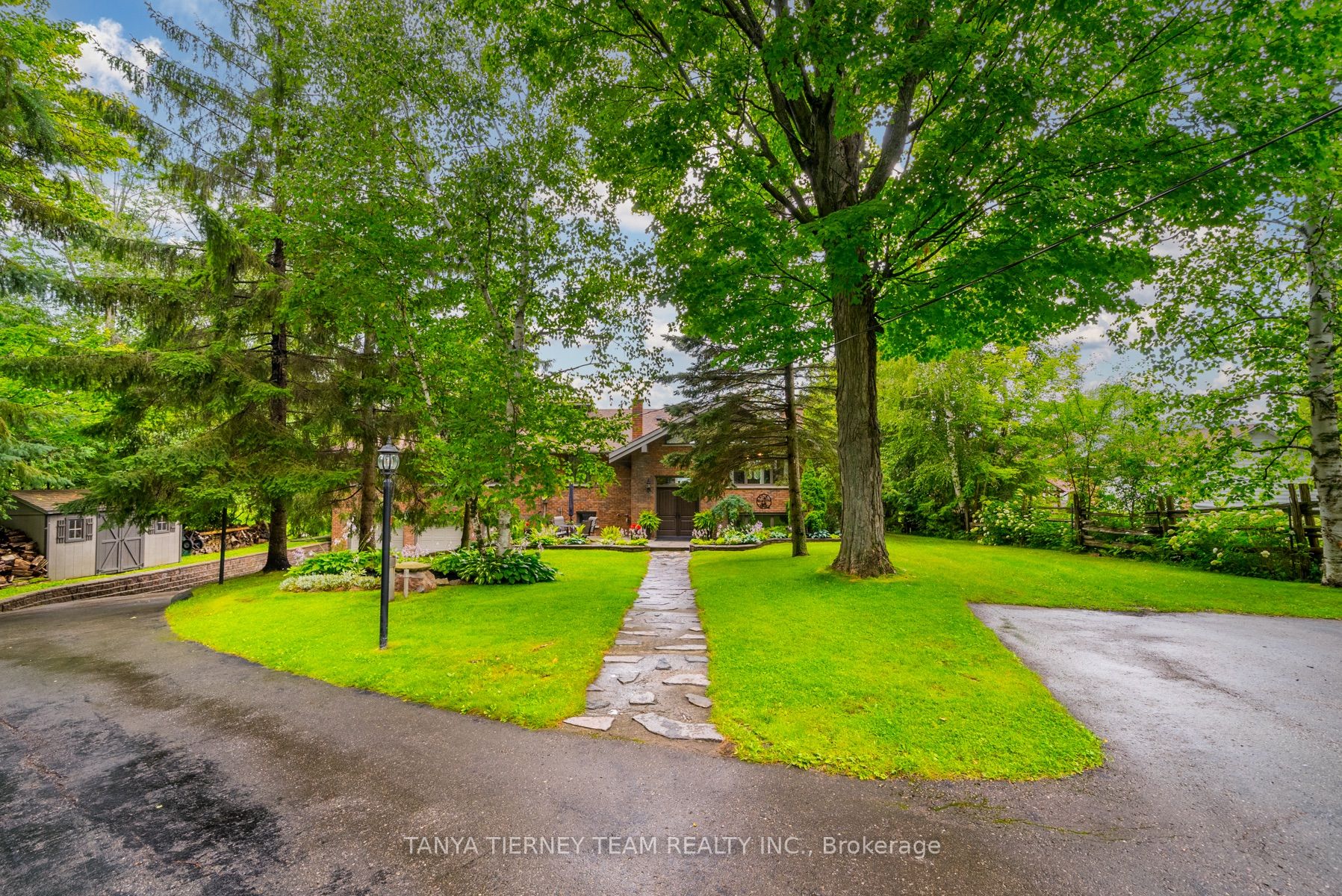 228 Summit Dr