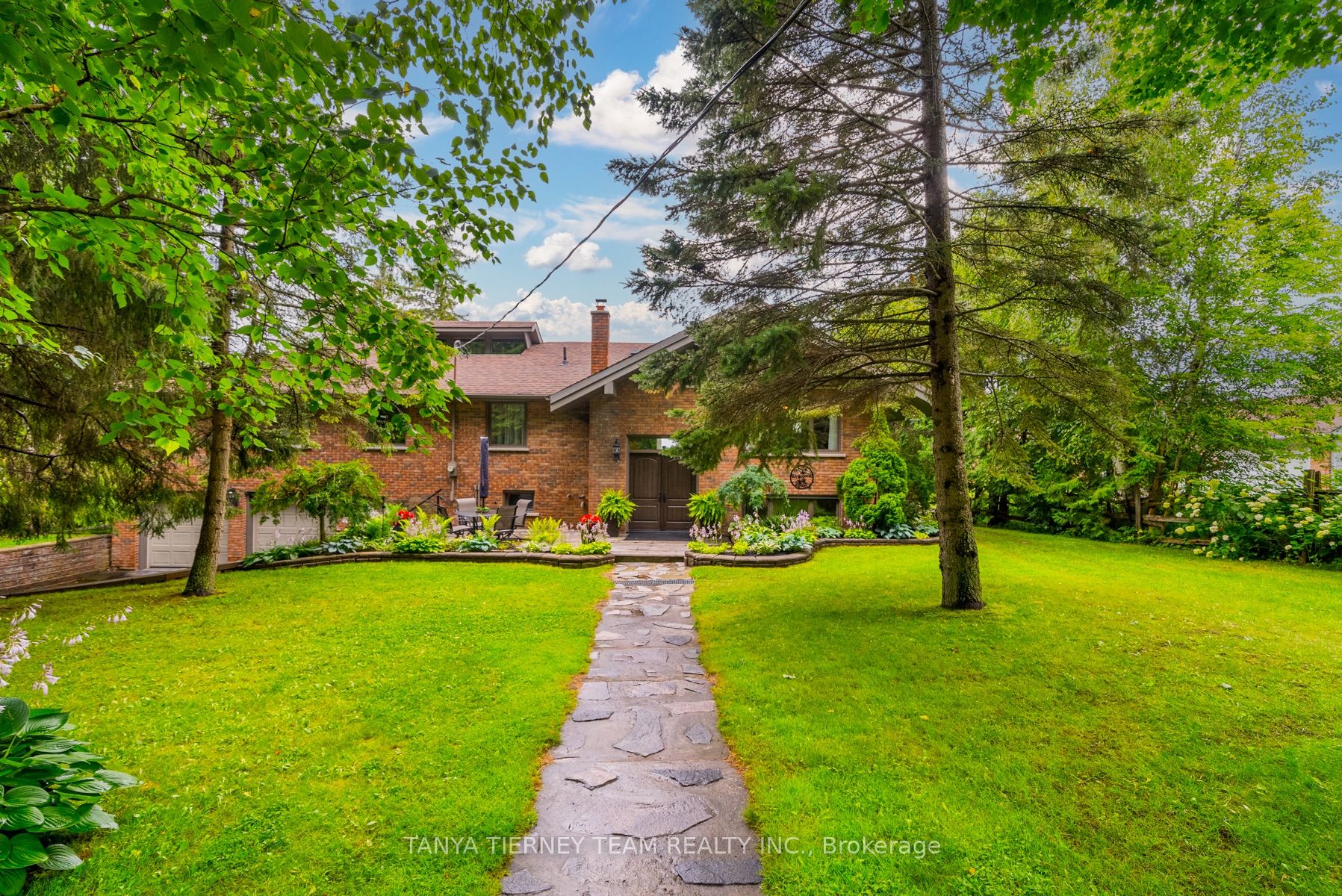 228 Summit Dr