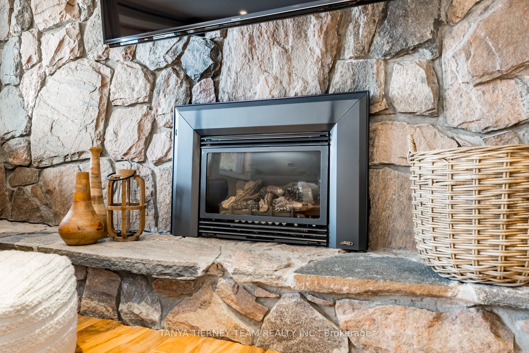 228 Summit Dr