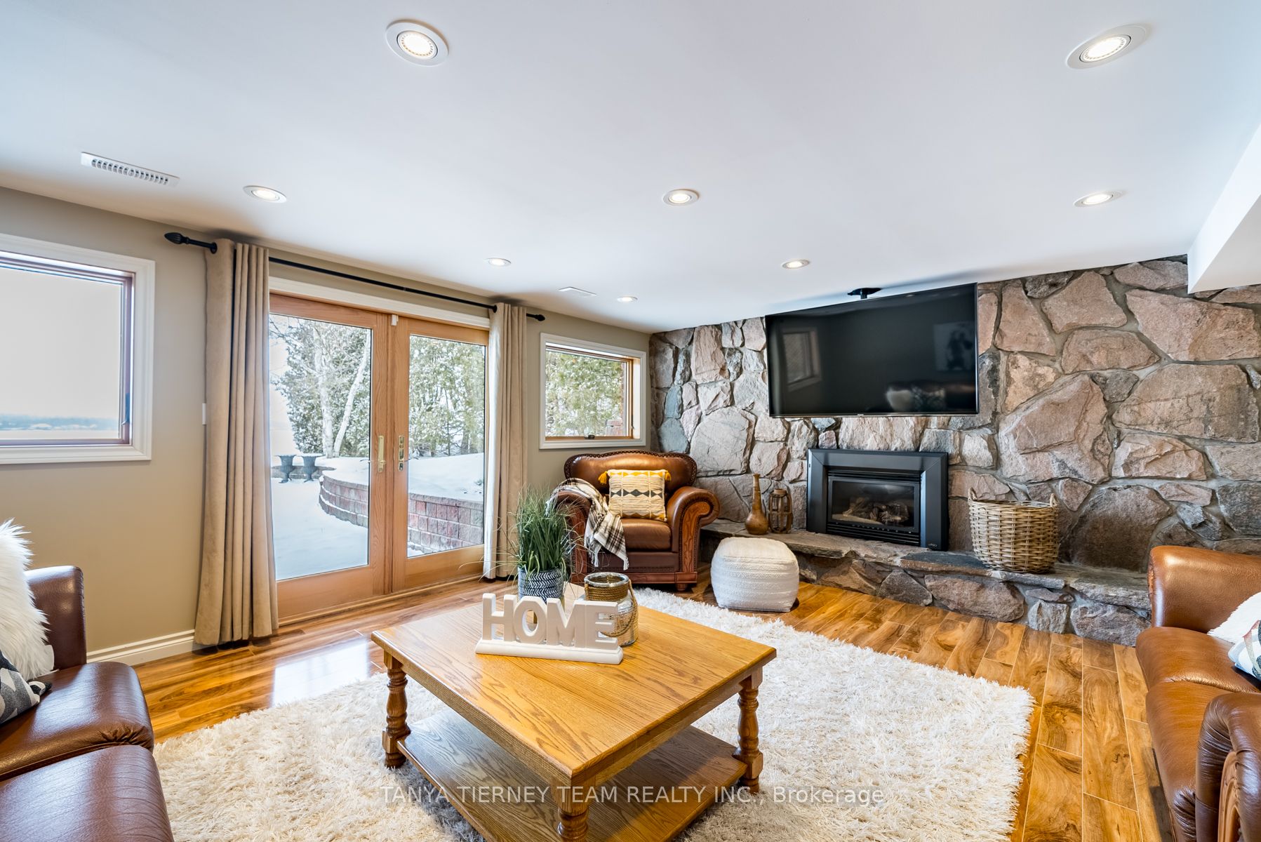 228 Summit Dr