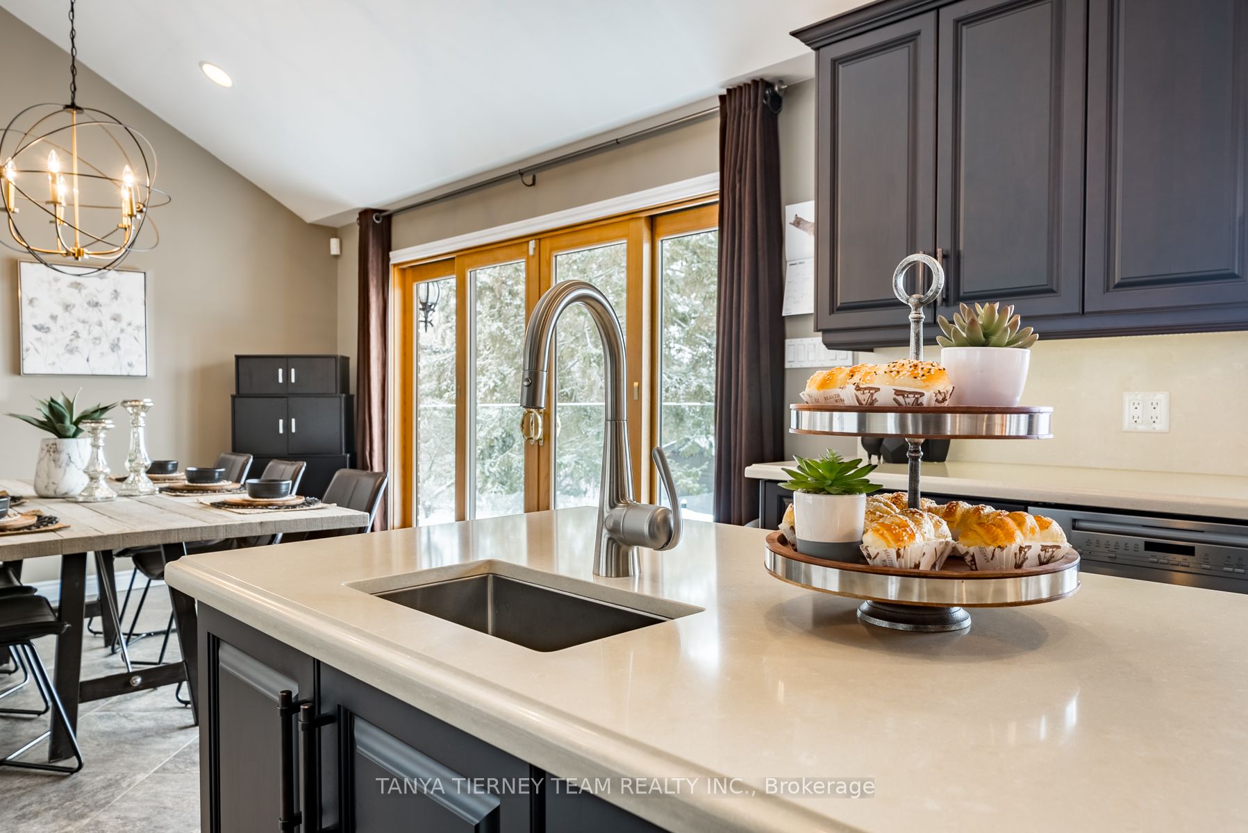 228 Summit Dr
