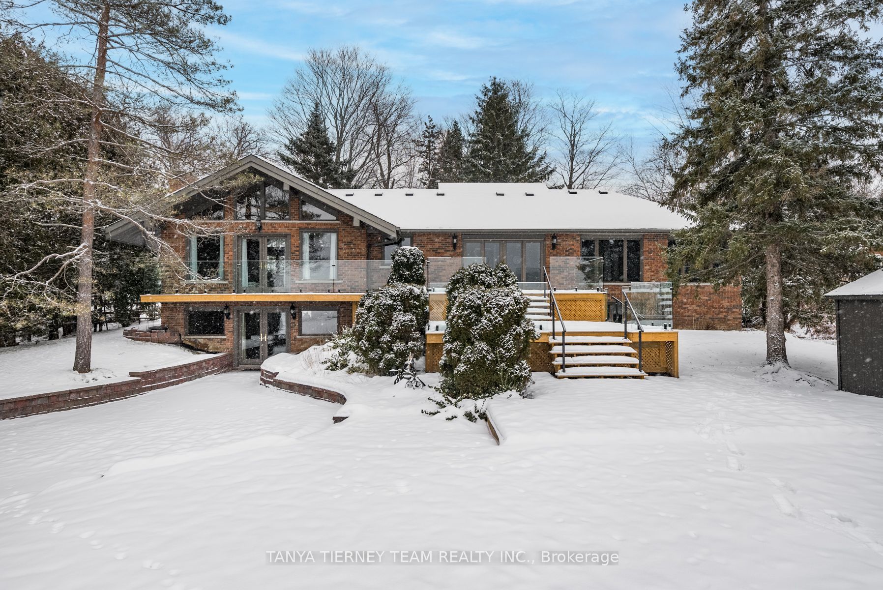 228 Summit Dr