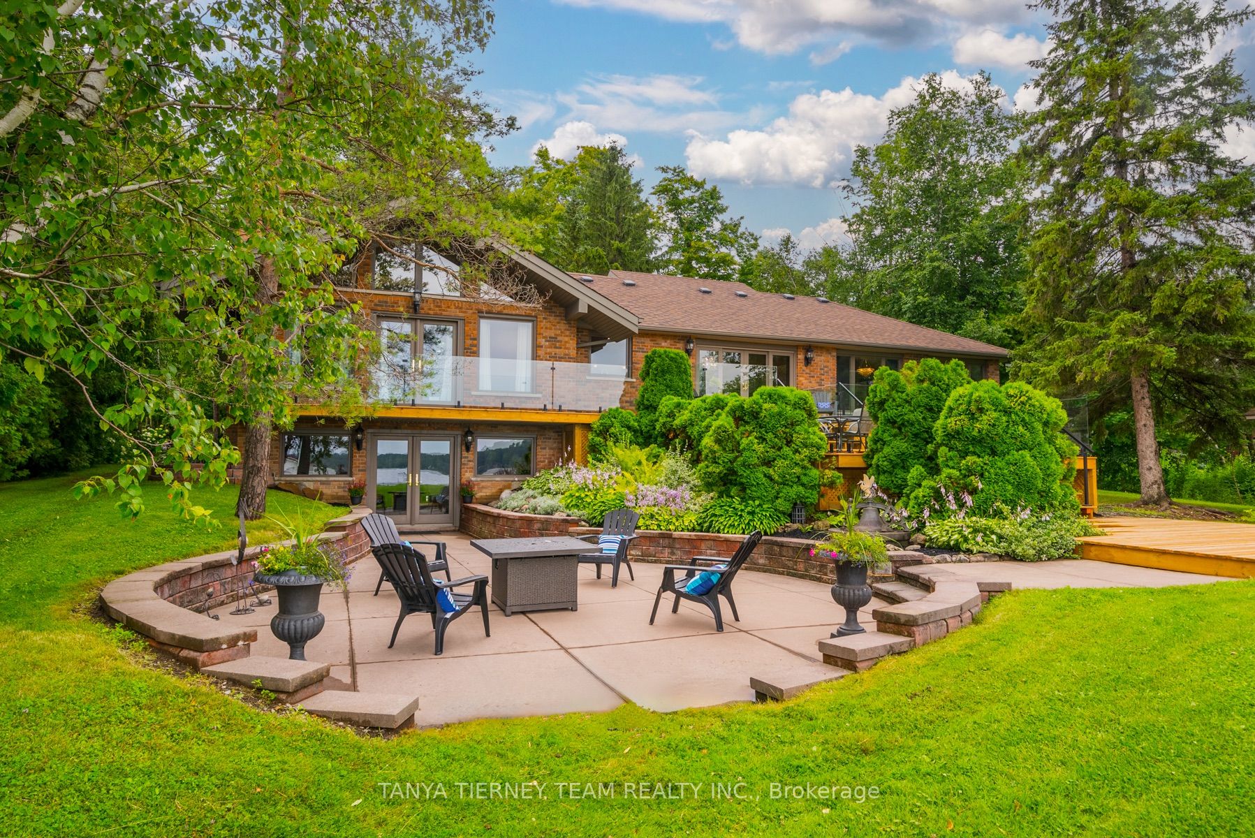 228 Summit Dr