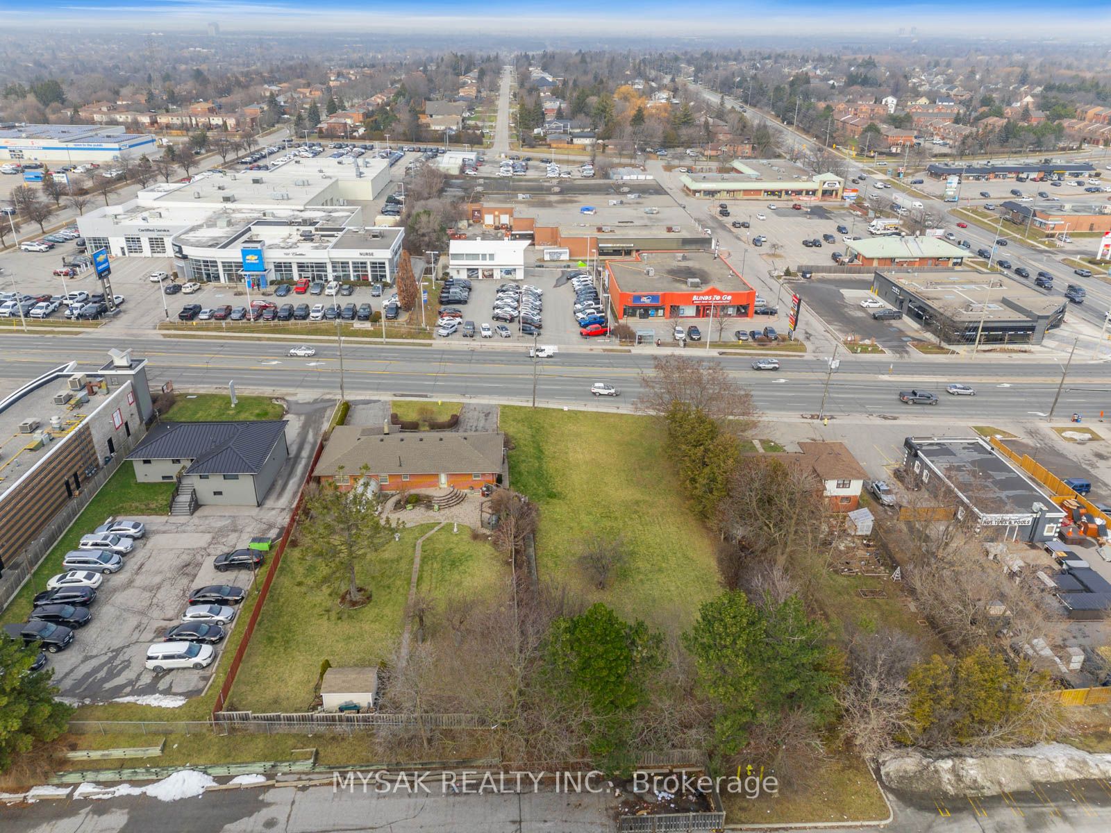 1535 Dundas Street E