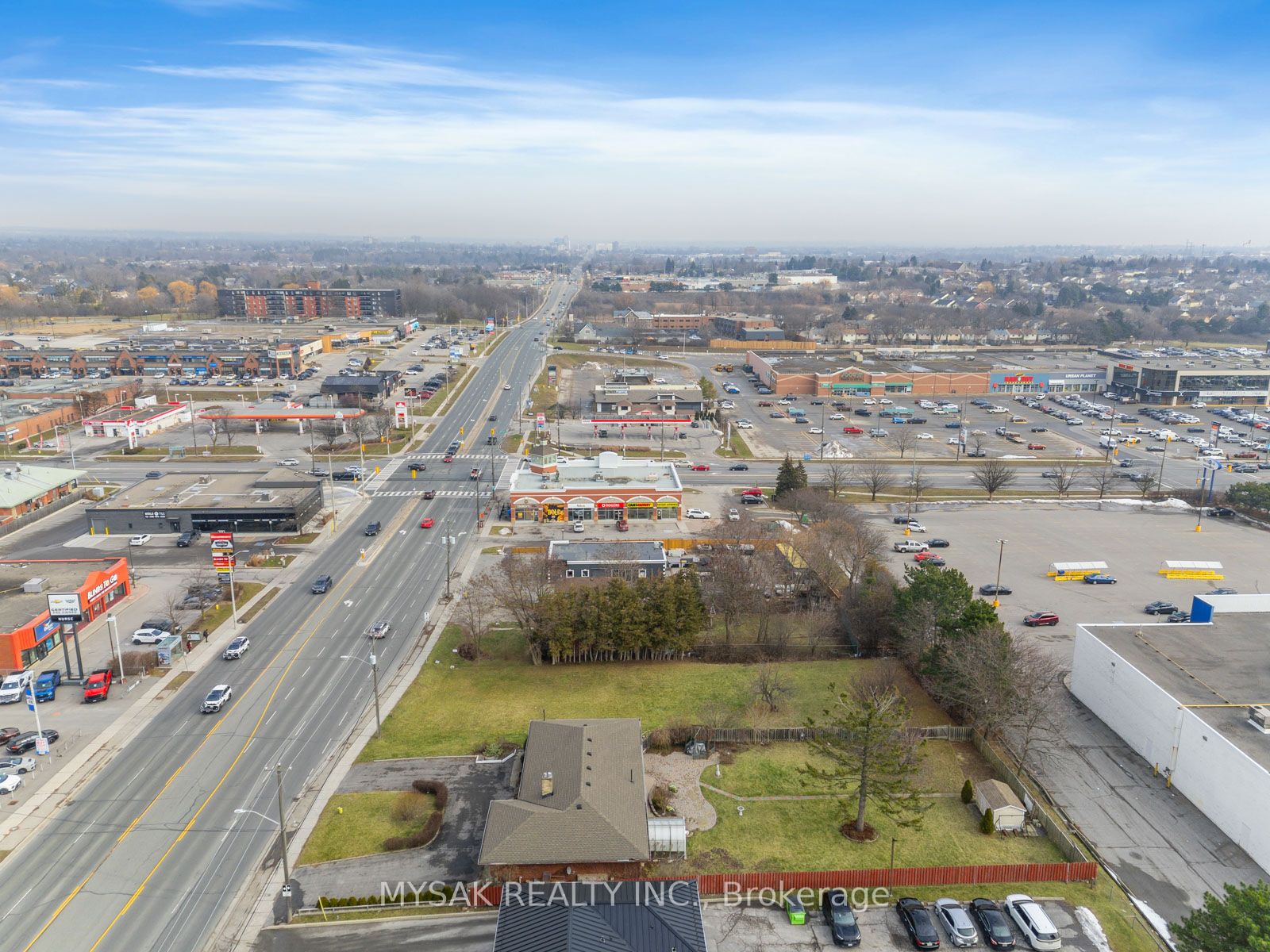 1535 Dundas Street E