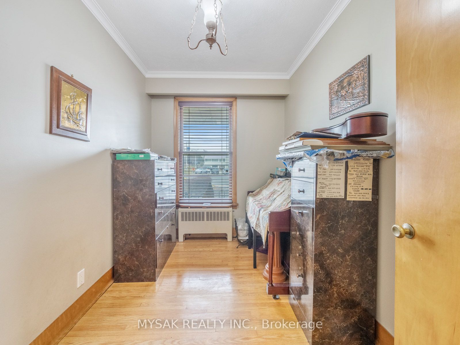1535 Dundas Street E