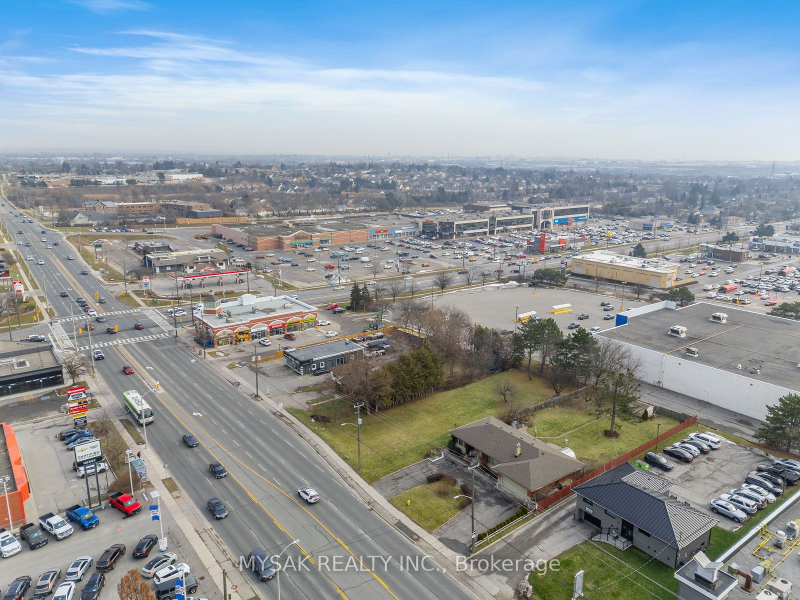 1535 Dundas Street E