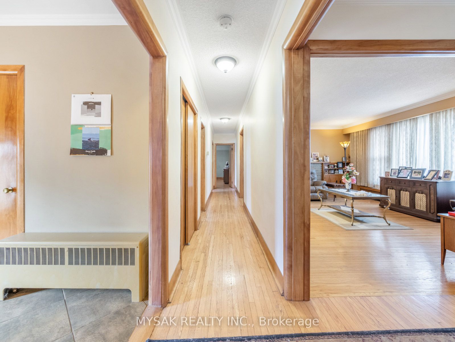 1535 Dundas Street E