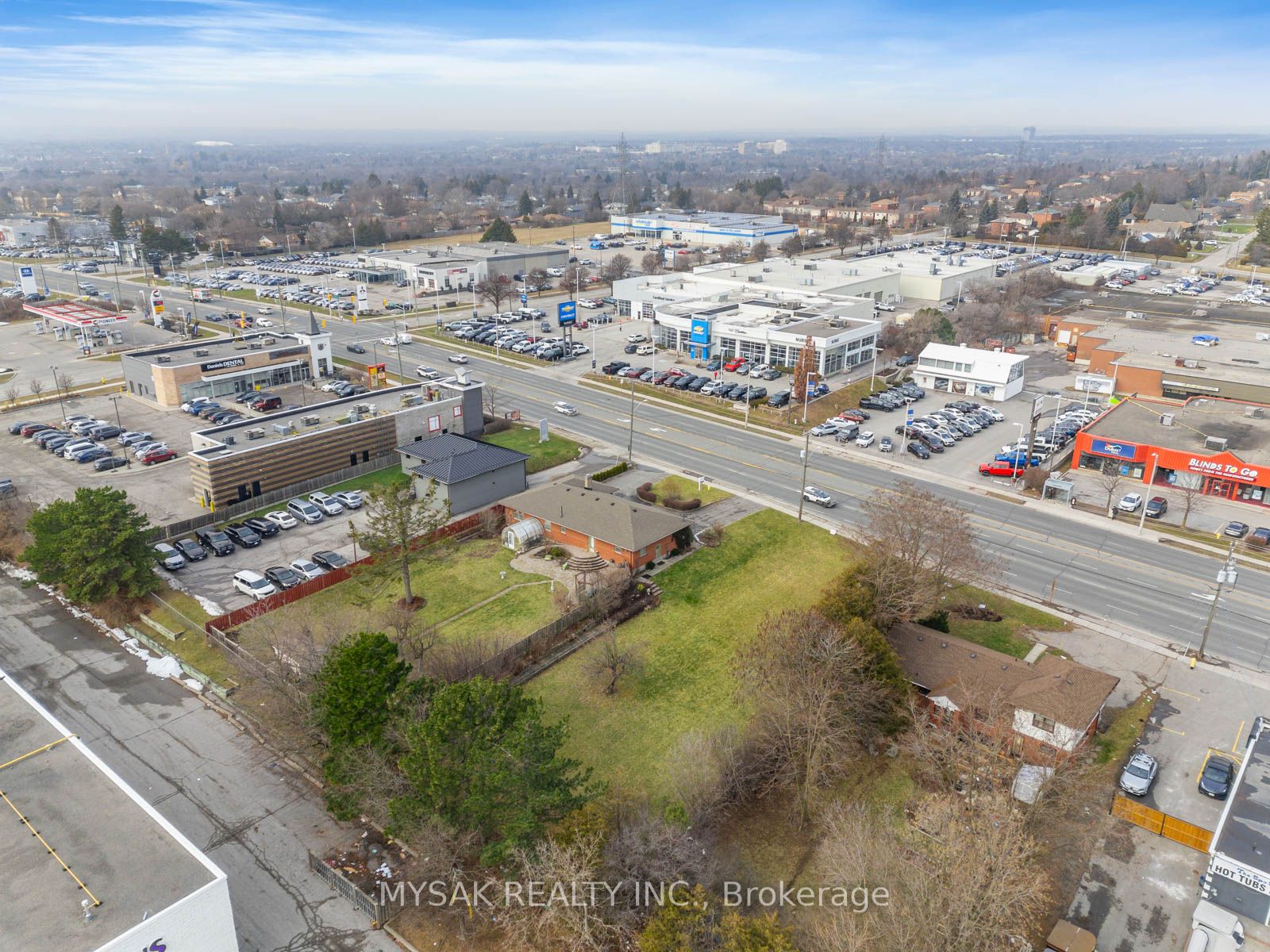 1535 Dundas Street E