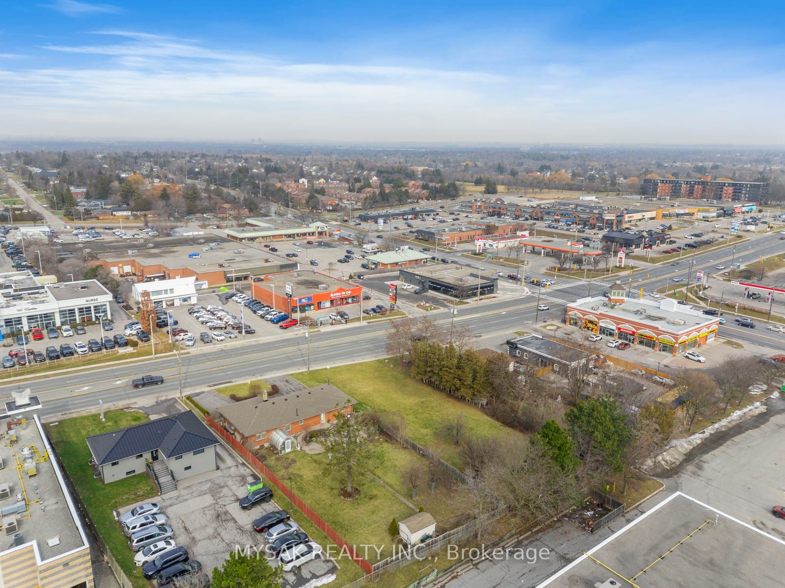 1535 Dundas Street E
