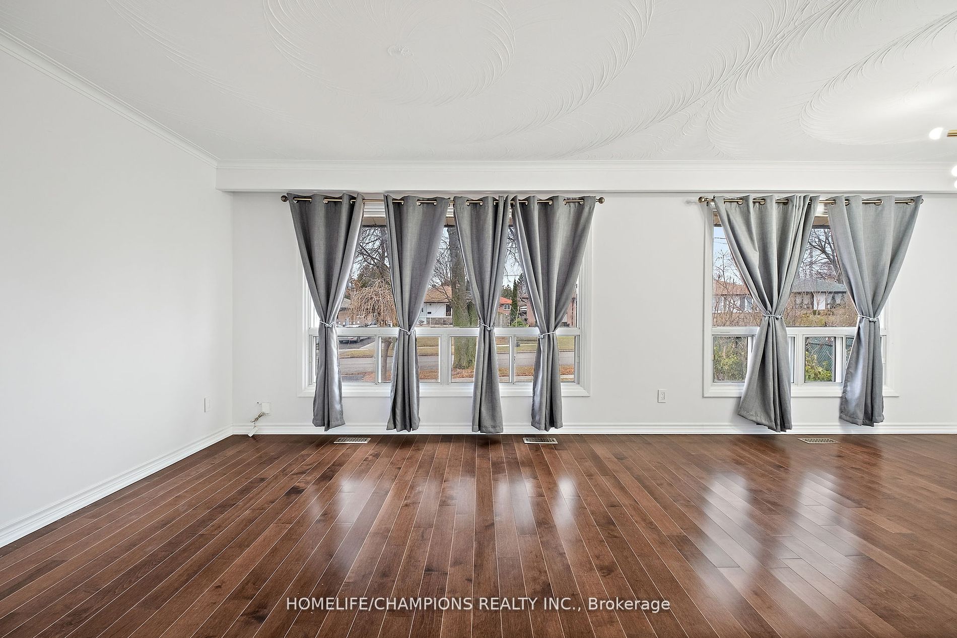 15 Stonehenge Crescent