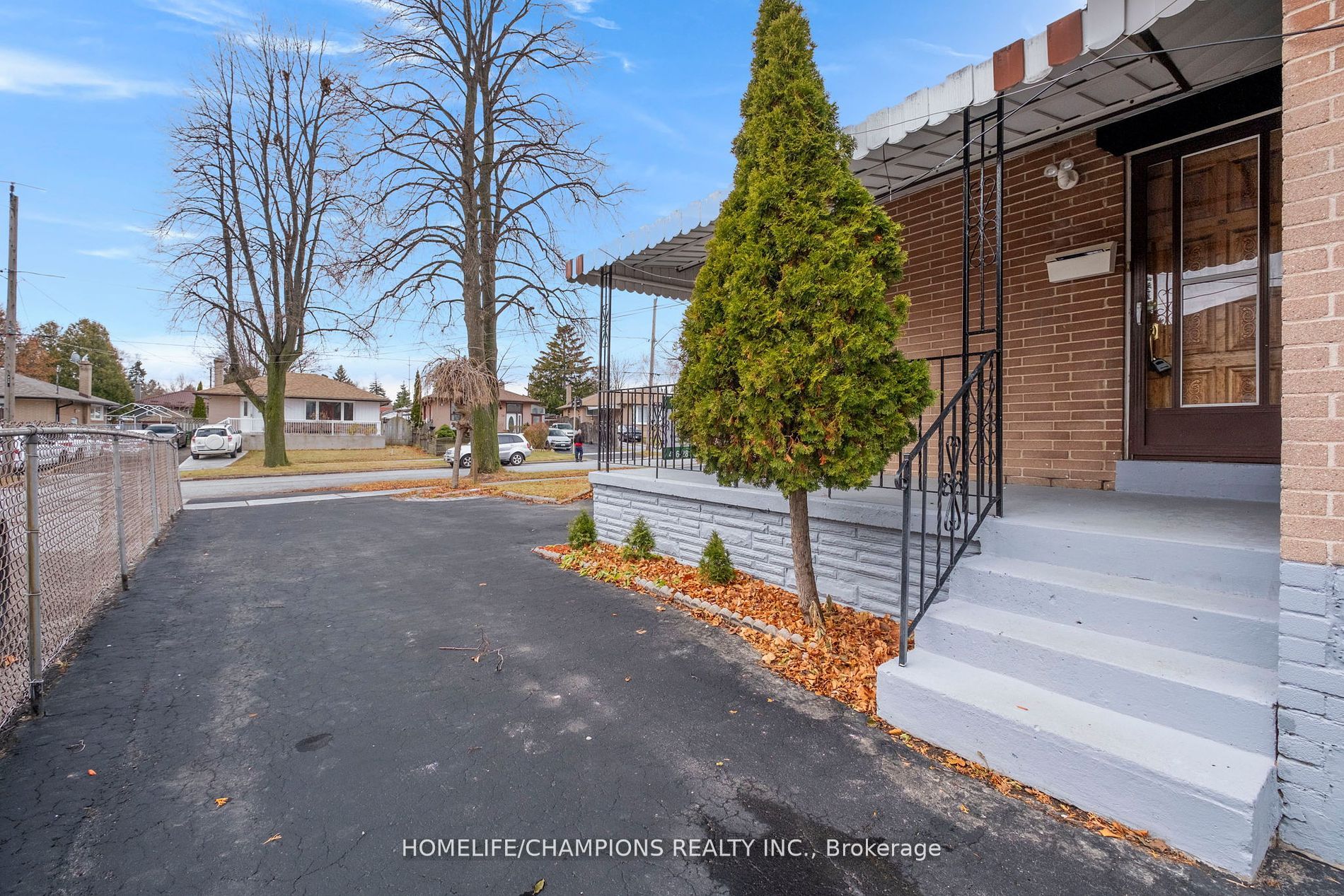 15 Stonehenge Crescent