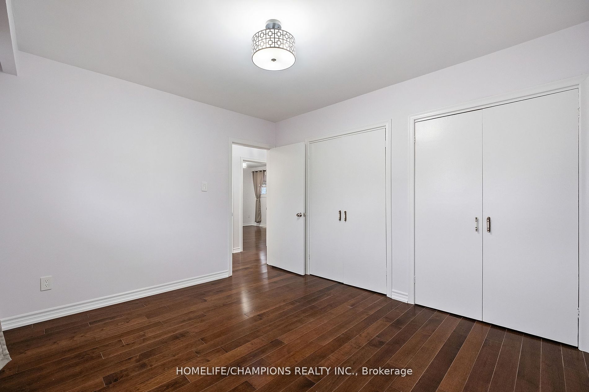 15 Stonehenge Crescent