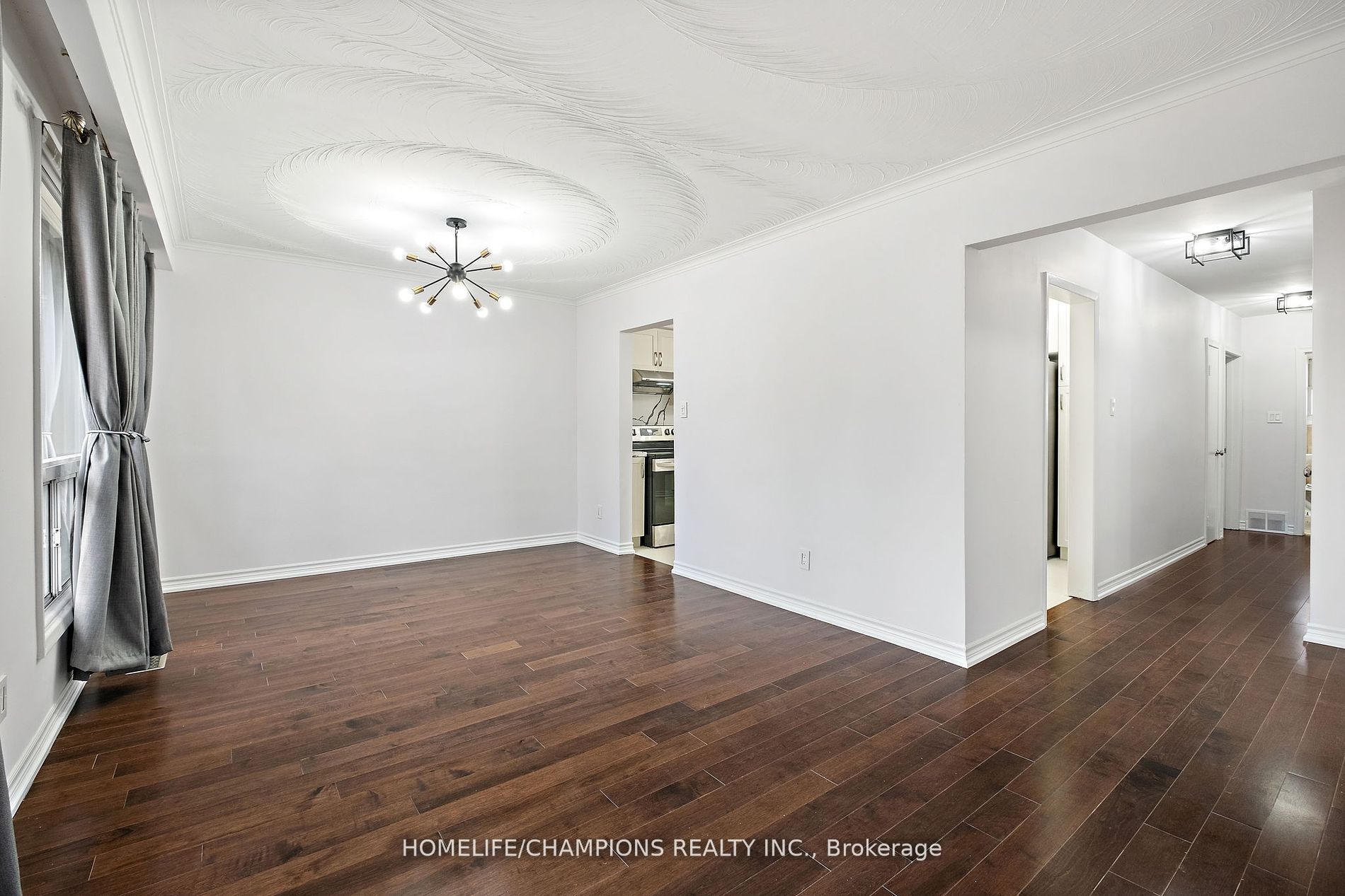 15 Stonehenge Crescent