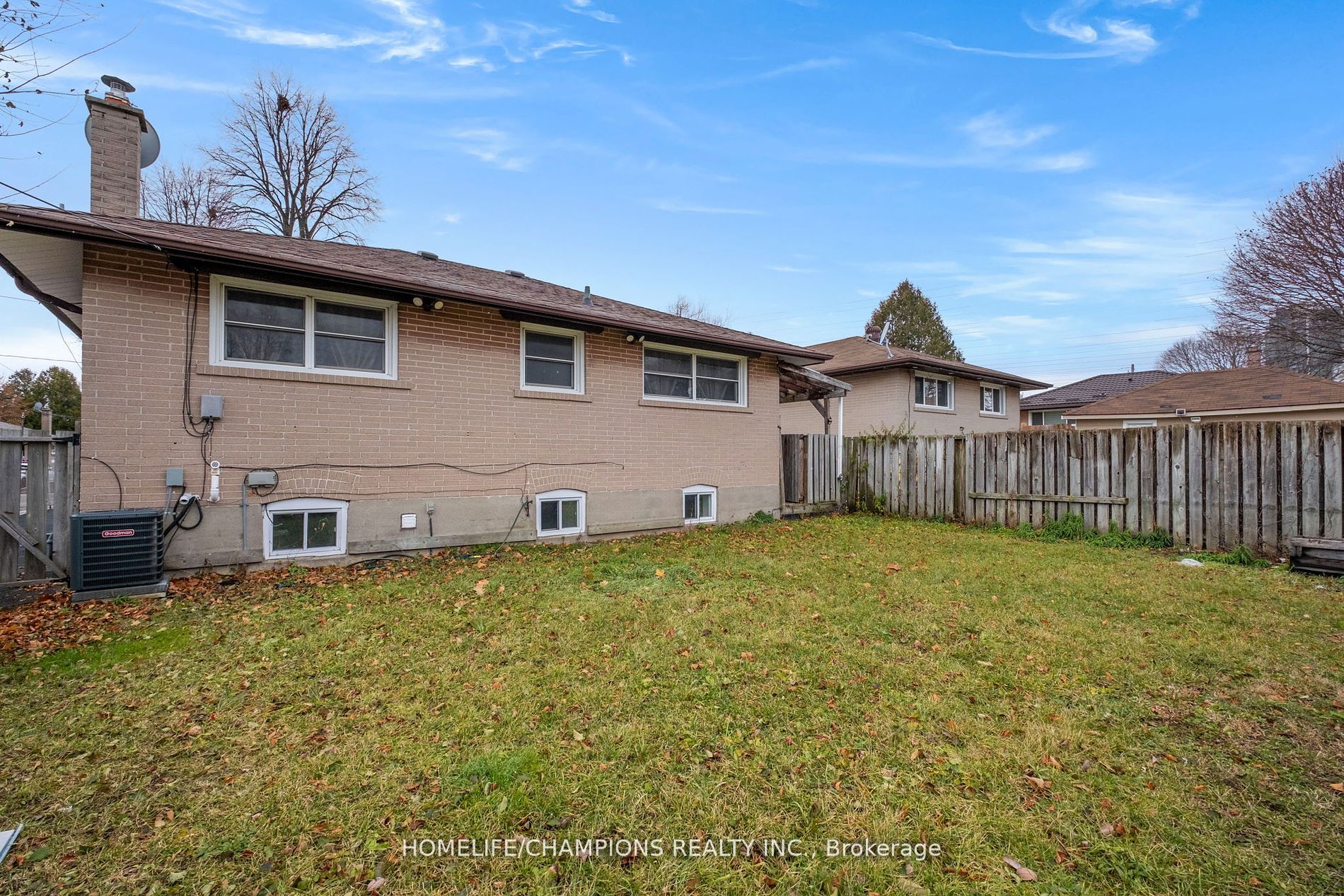 15 Stonehenge Crescent