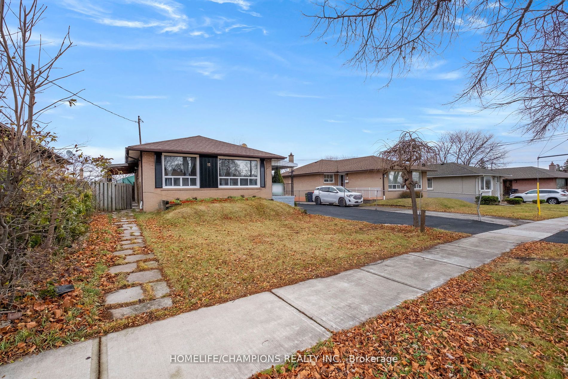 15 Stonehenge Crescent