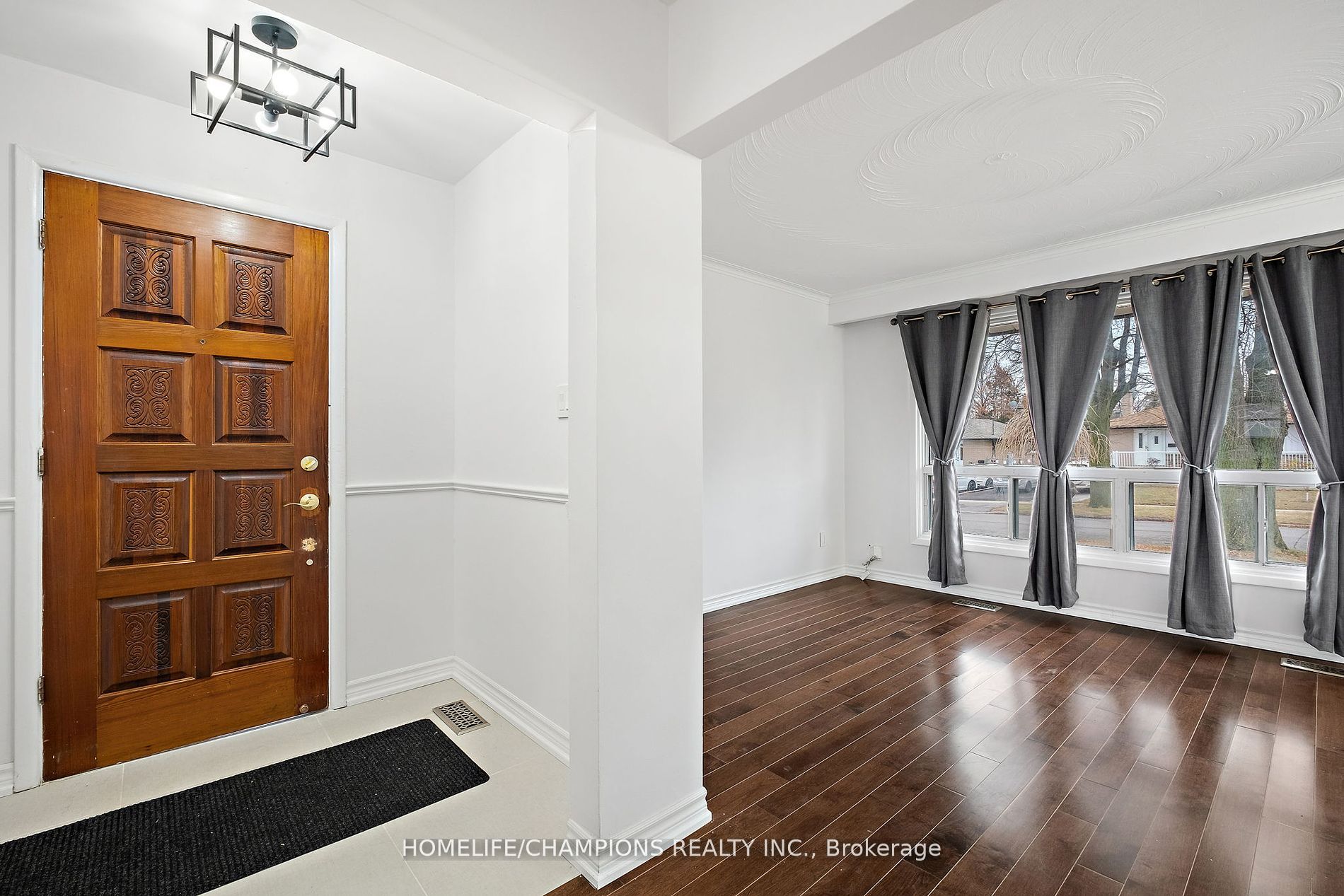 15 Stonehenge Crescent