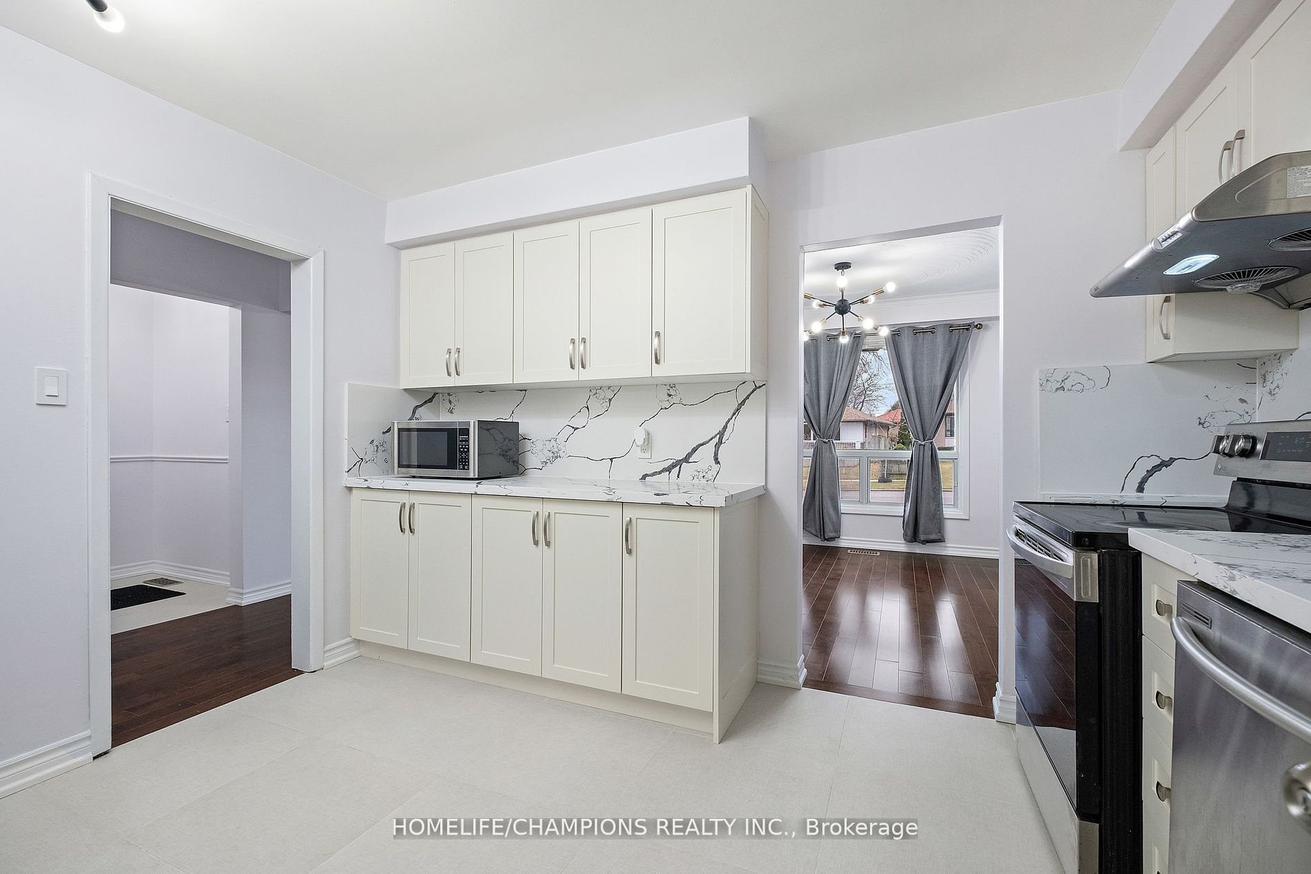 15 Stonehenge Crescent