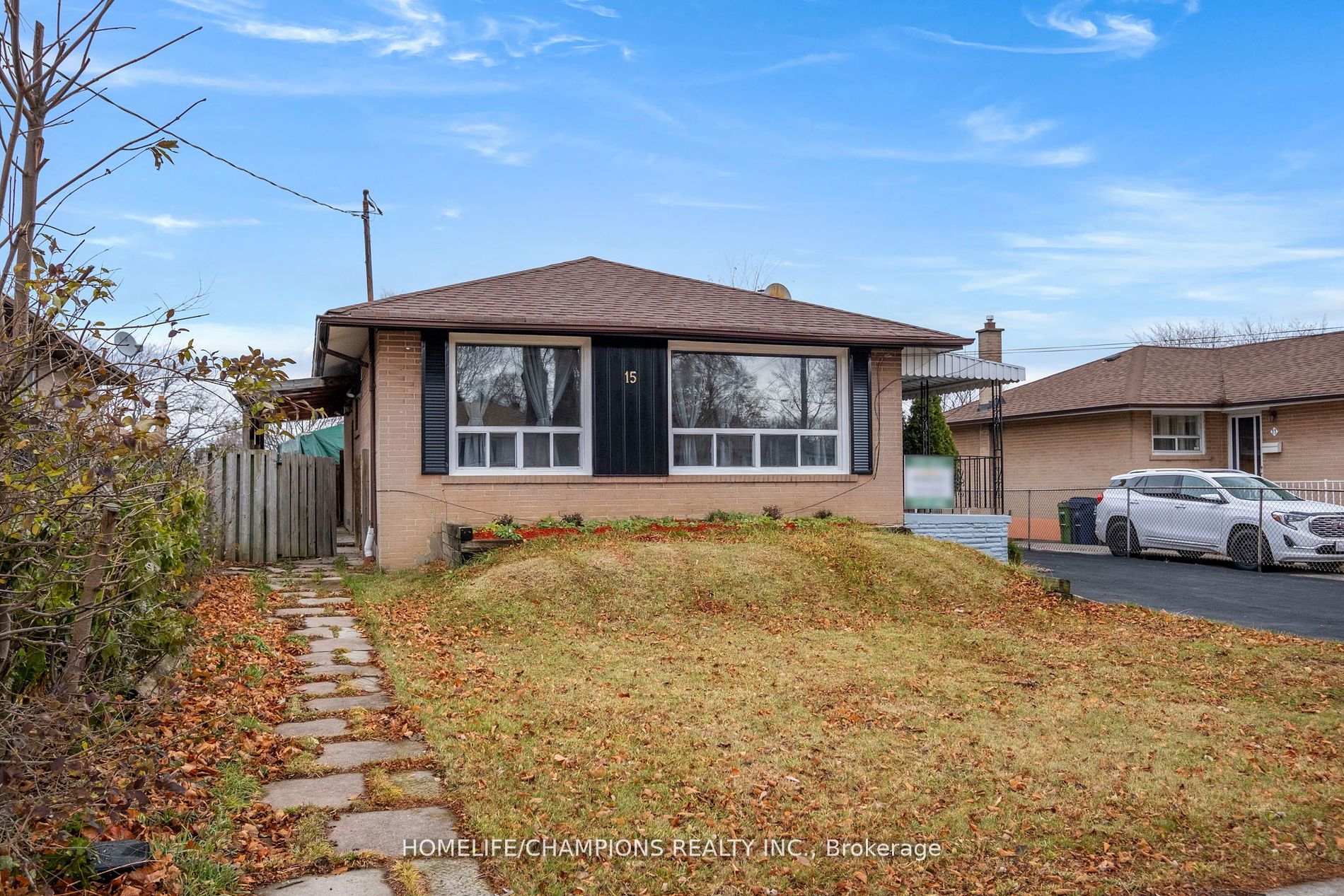 15 Stonehenge Crescent