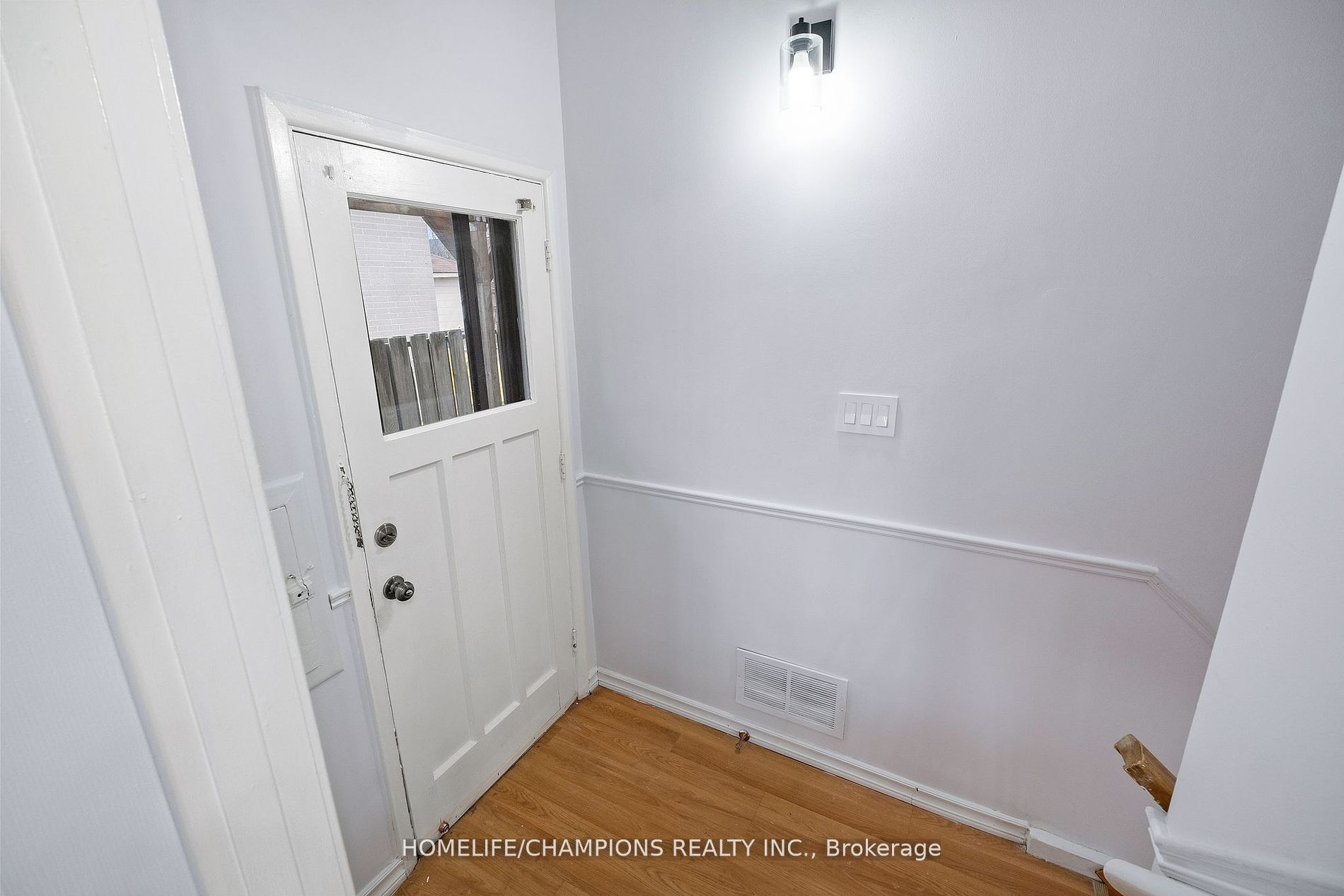15 Stonehenge Crescent