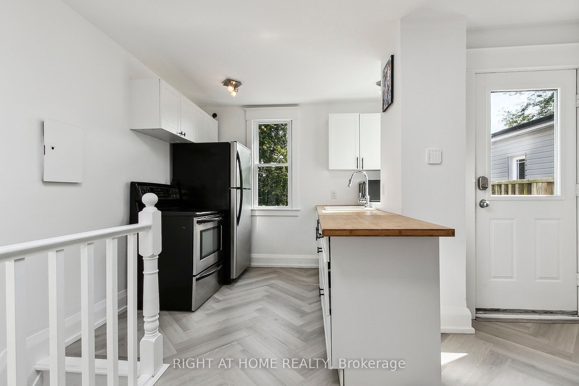 1055 Woodbine Avenue