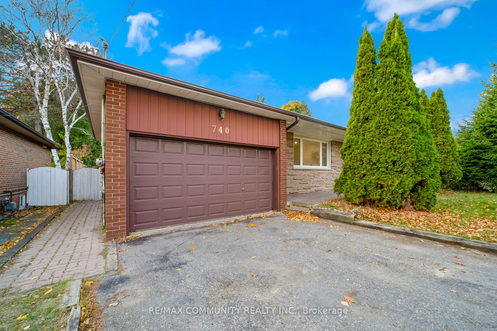 740 Meadowvale Rd