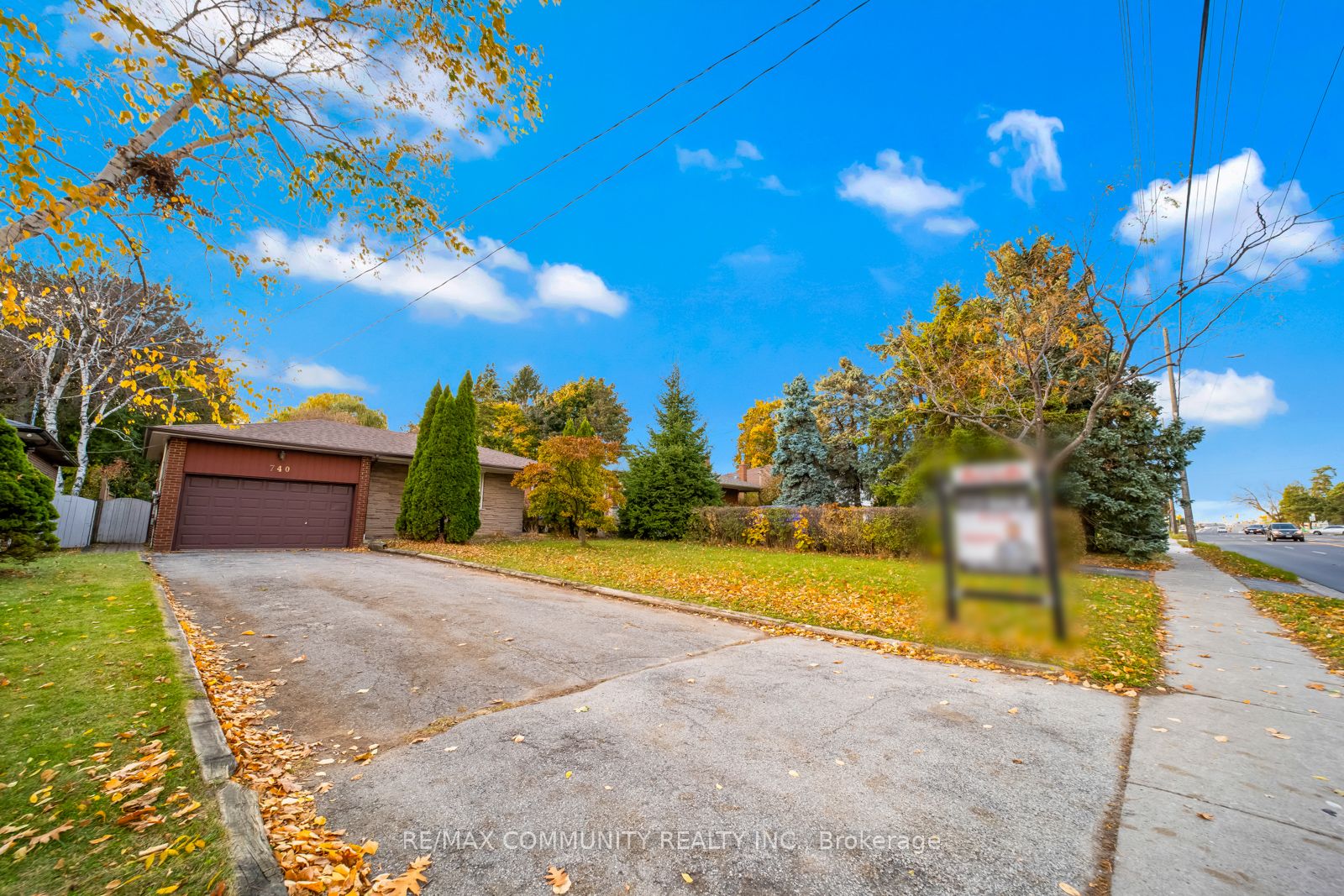 740 Meadowvale Rd