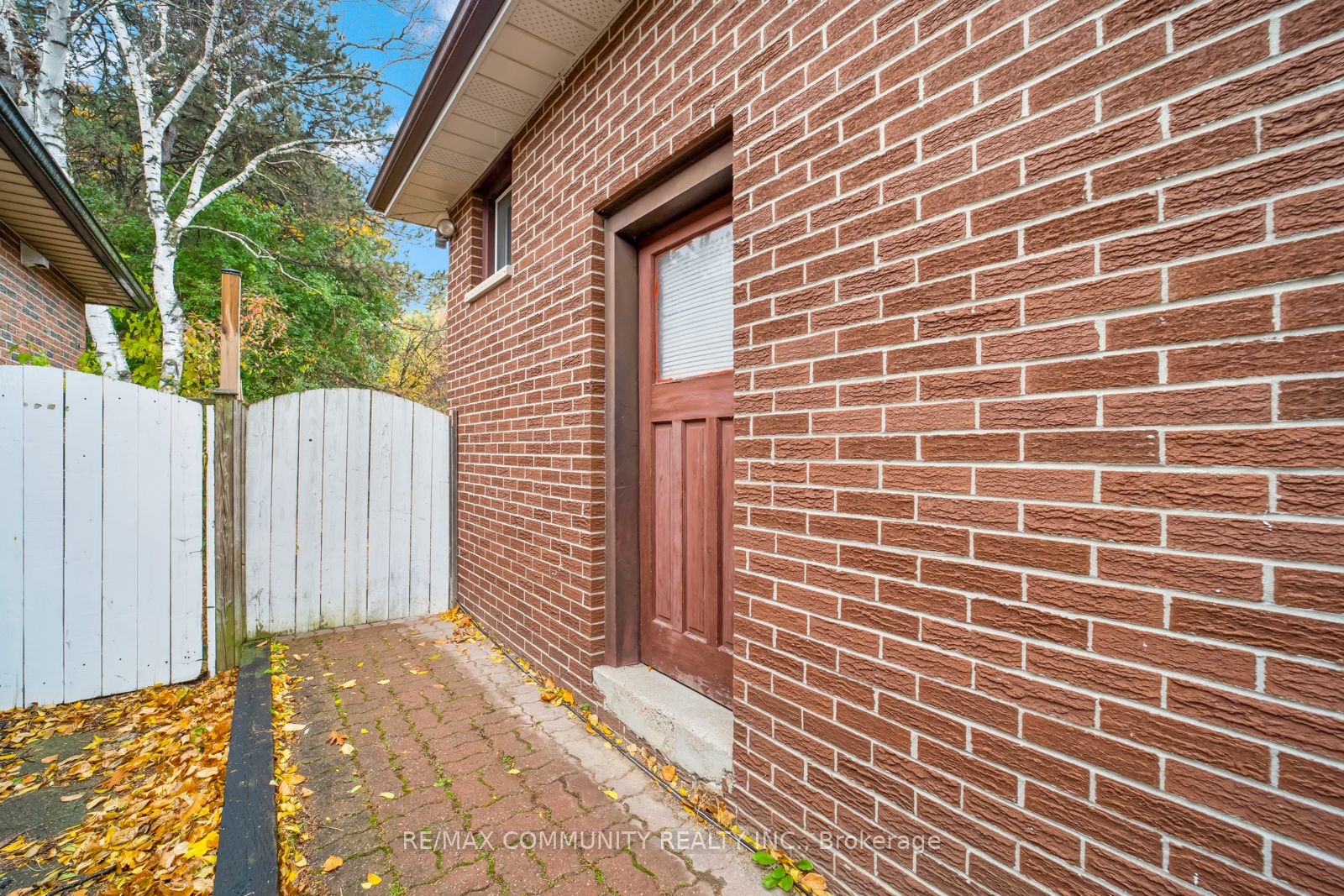 740 Meadowvale Rd