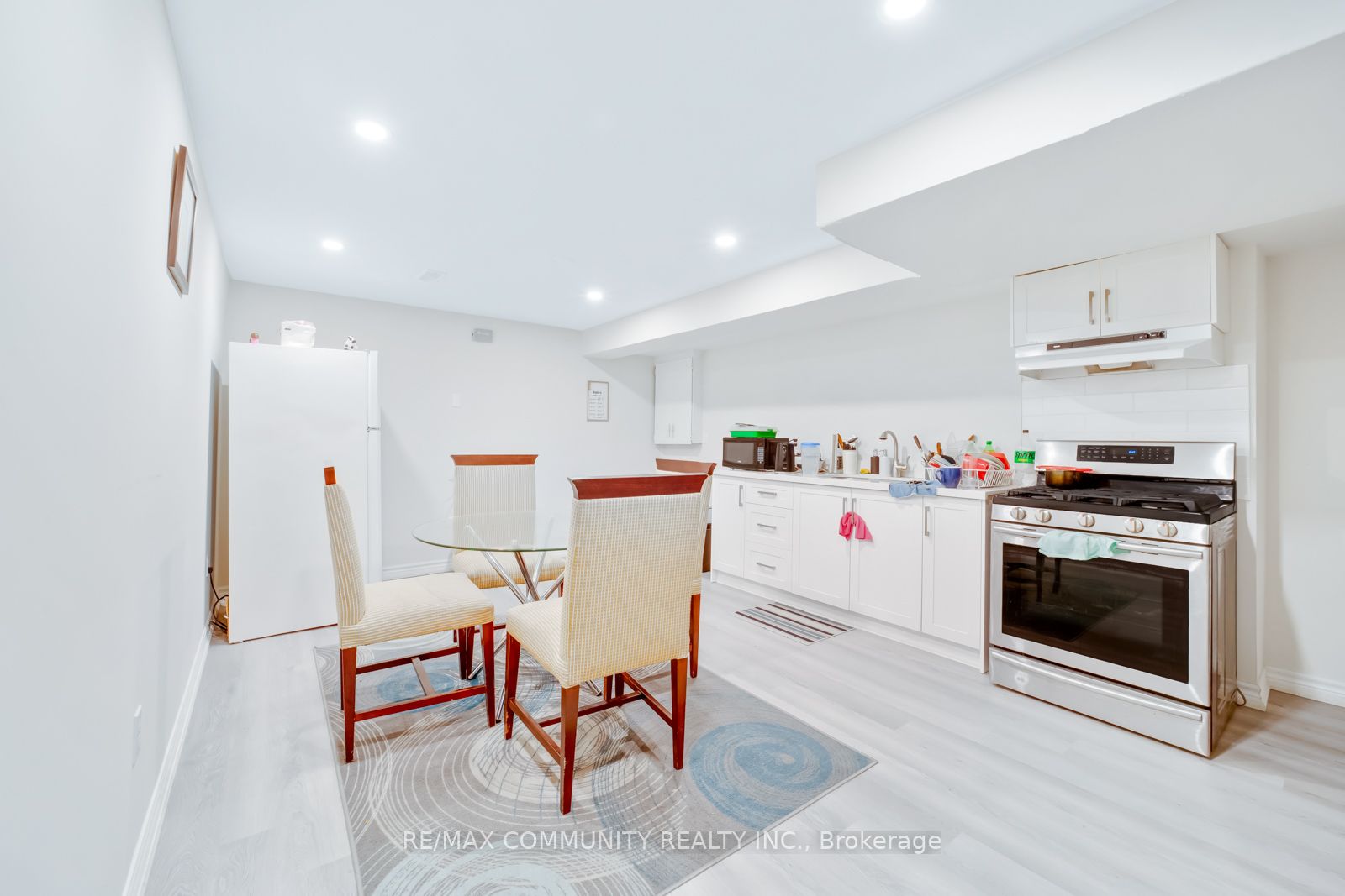 740 Meadowvale Rd