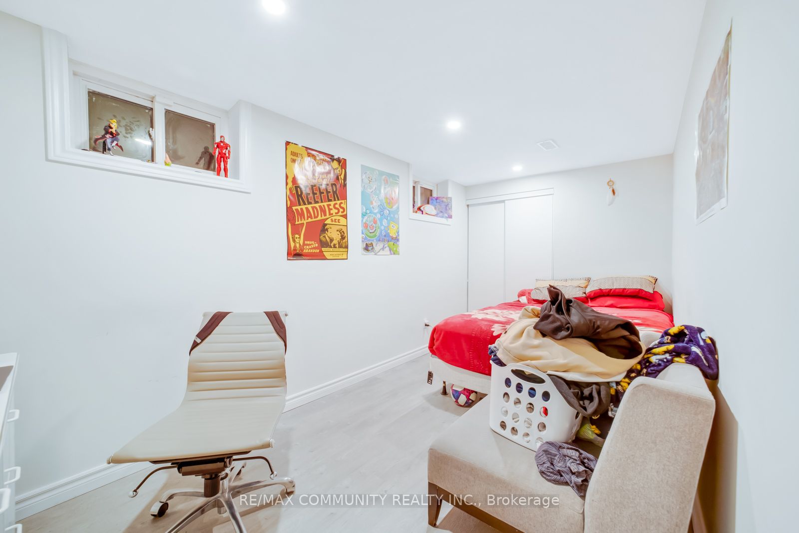 740 Meadowvale Rd