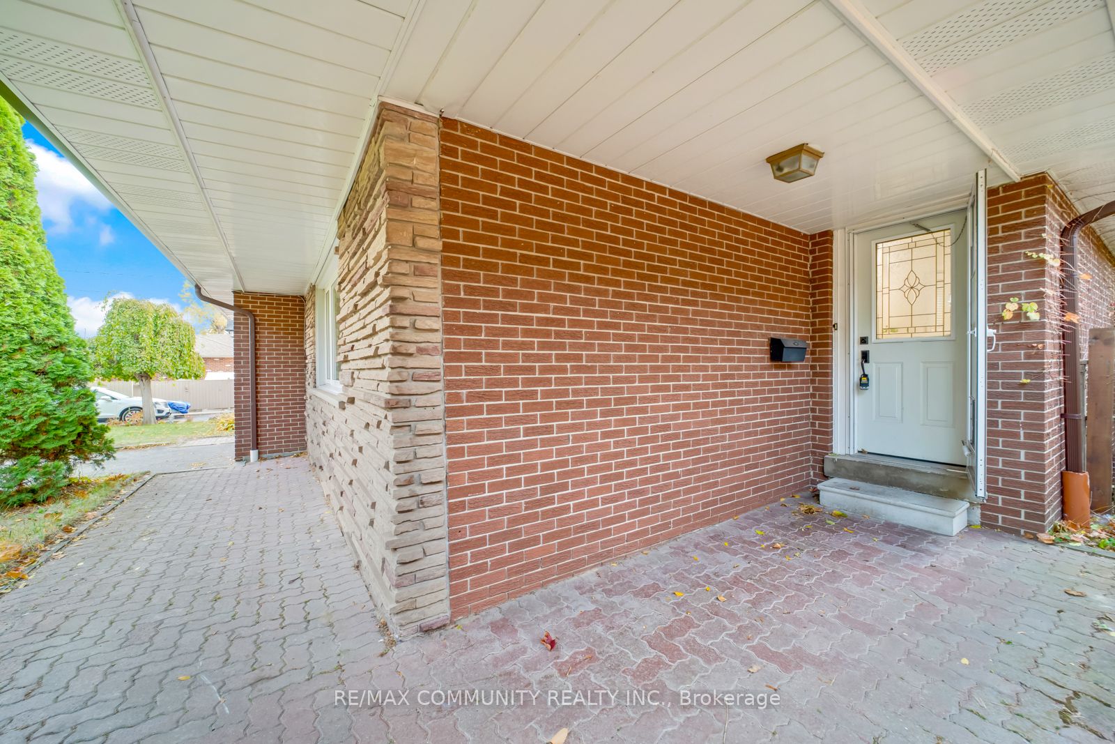 740 Meadowvale Rd