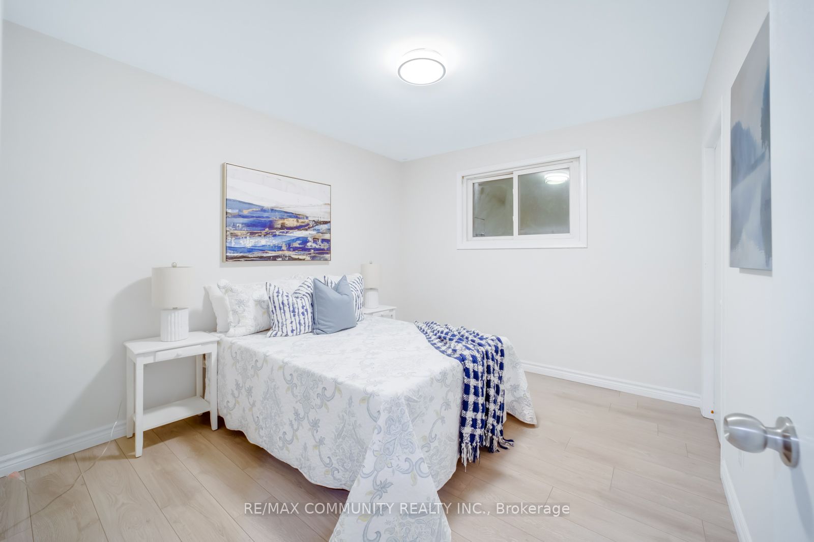 740 Meadowvale Rd