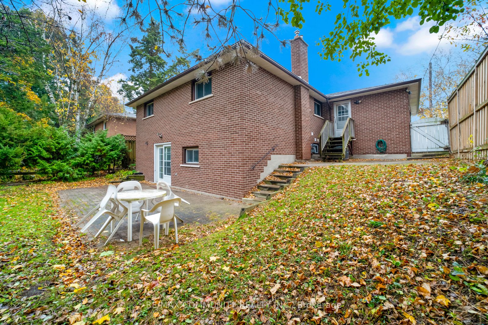 740 Meadowvale Rd