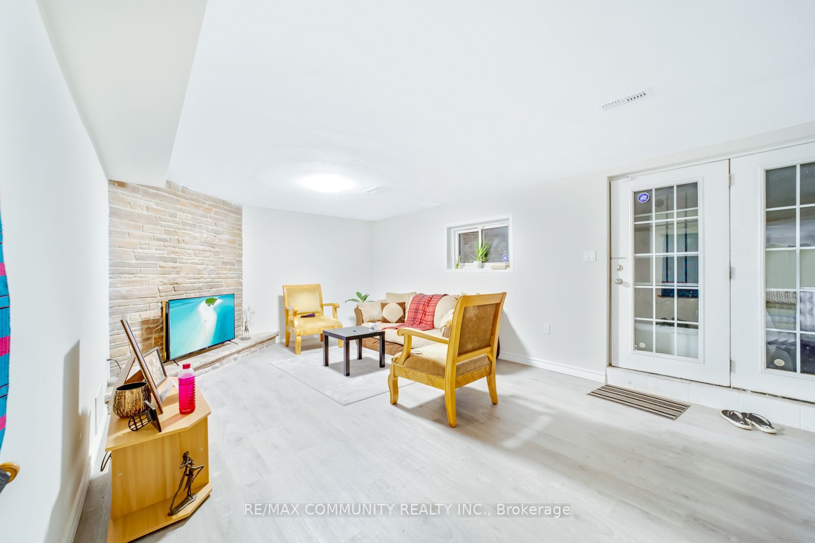 740 Meadowvale Rd