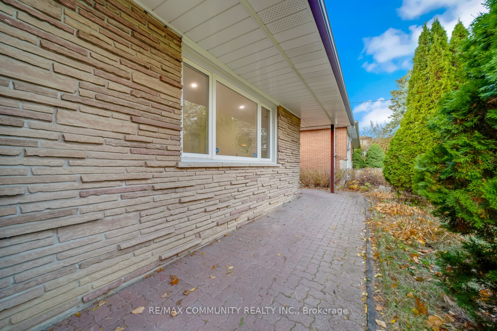 740 Meadowvale Rd