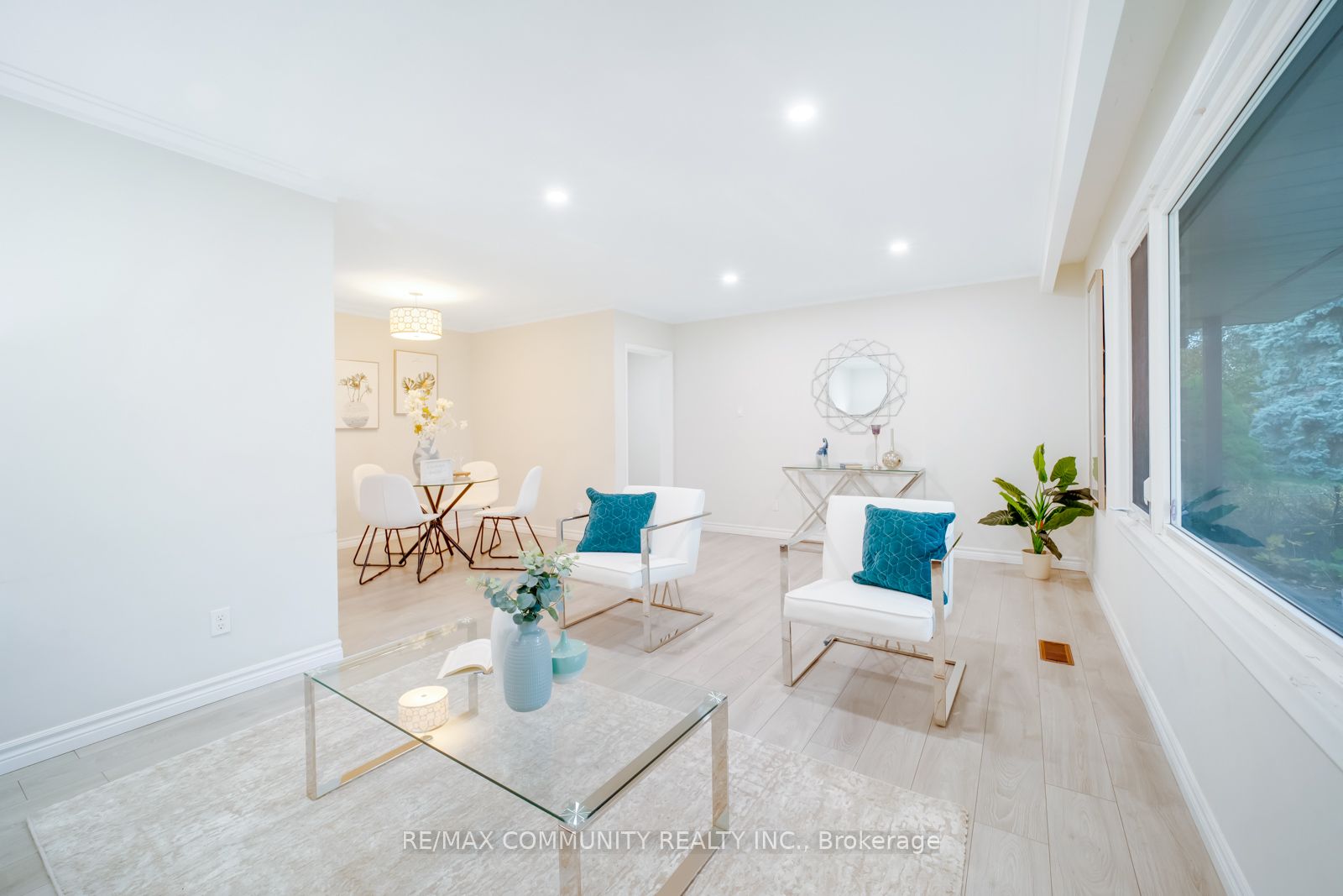 740 Meadowvale Rd