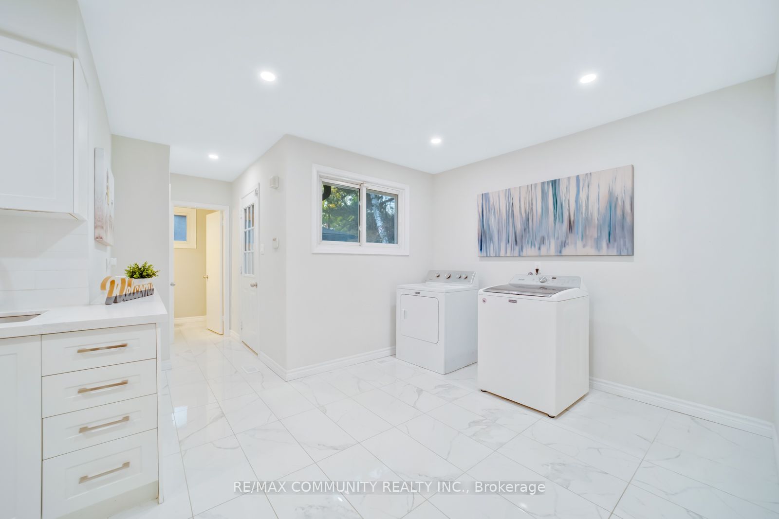 740 Meadowvale Rd