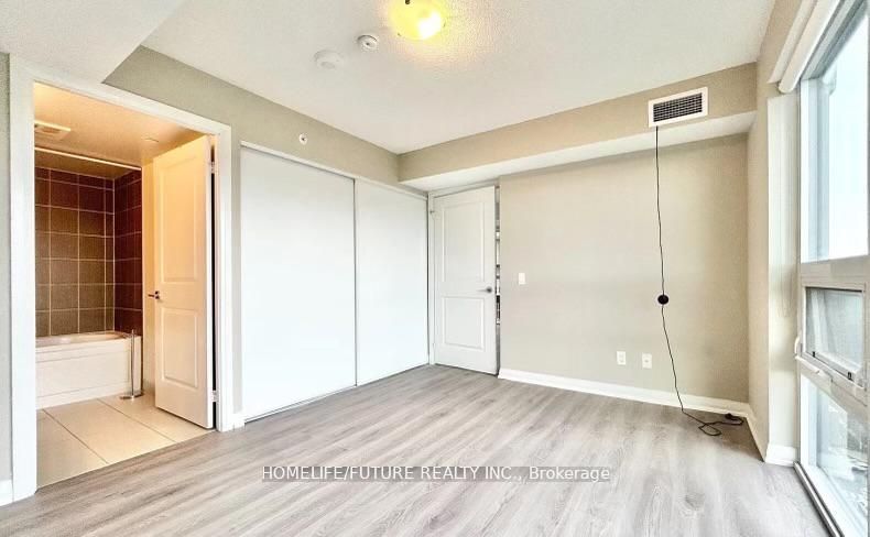 30 Meadowglen Pl, #1902