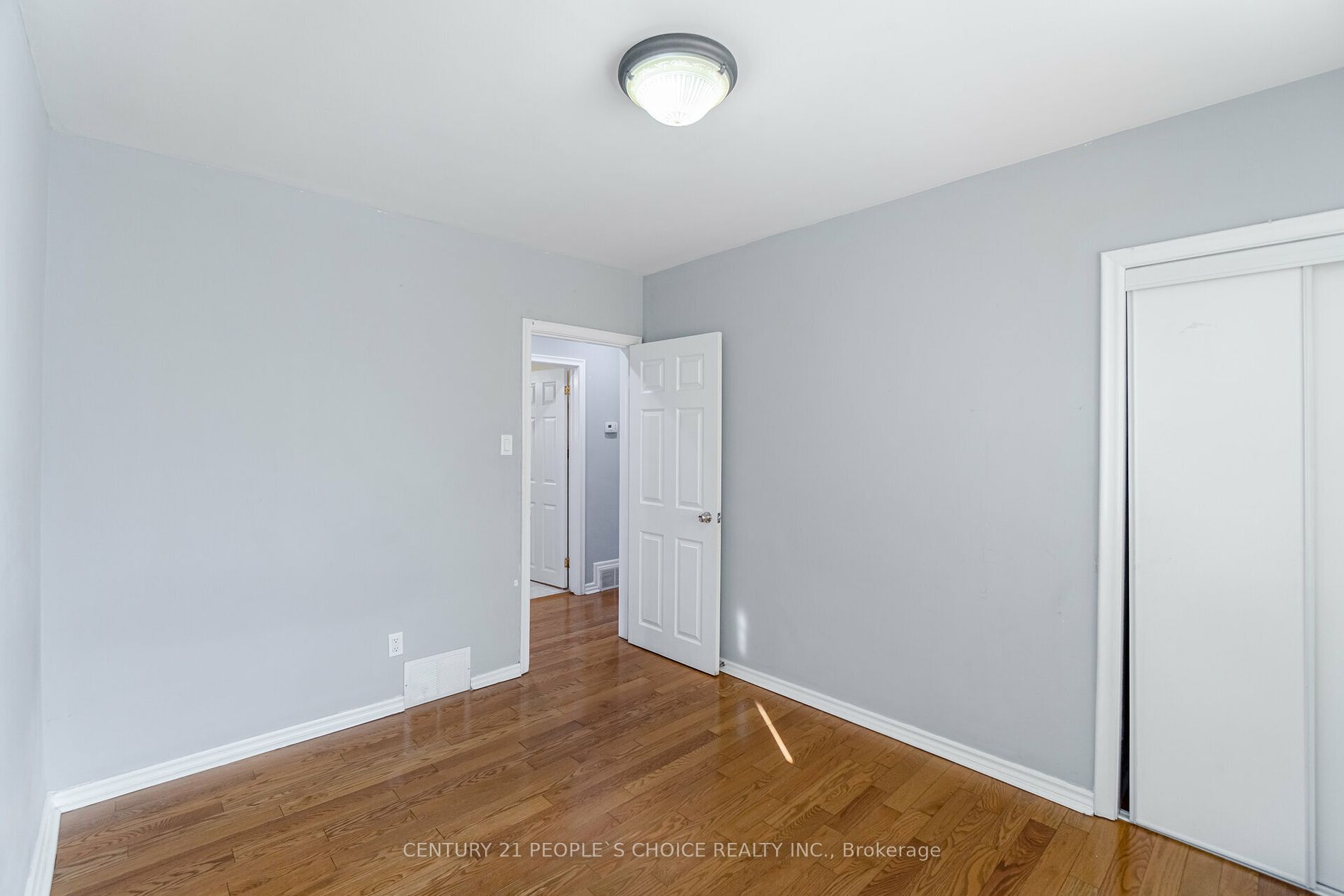 8 Bonnechere Crescent