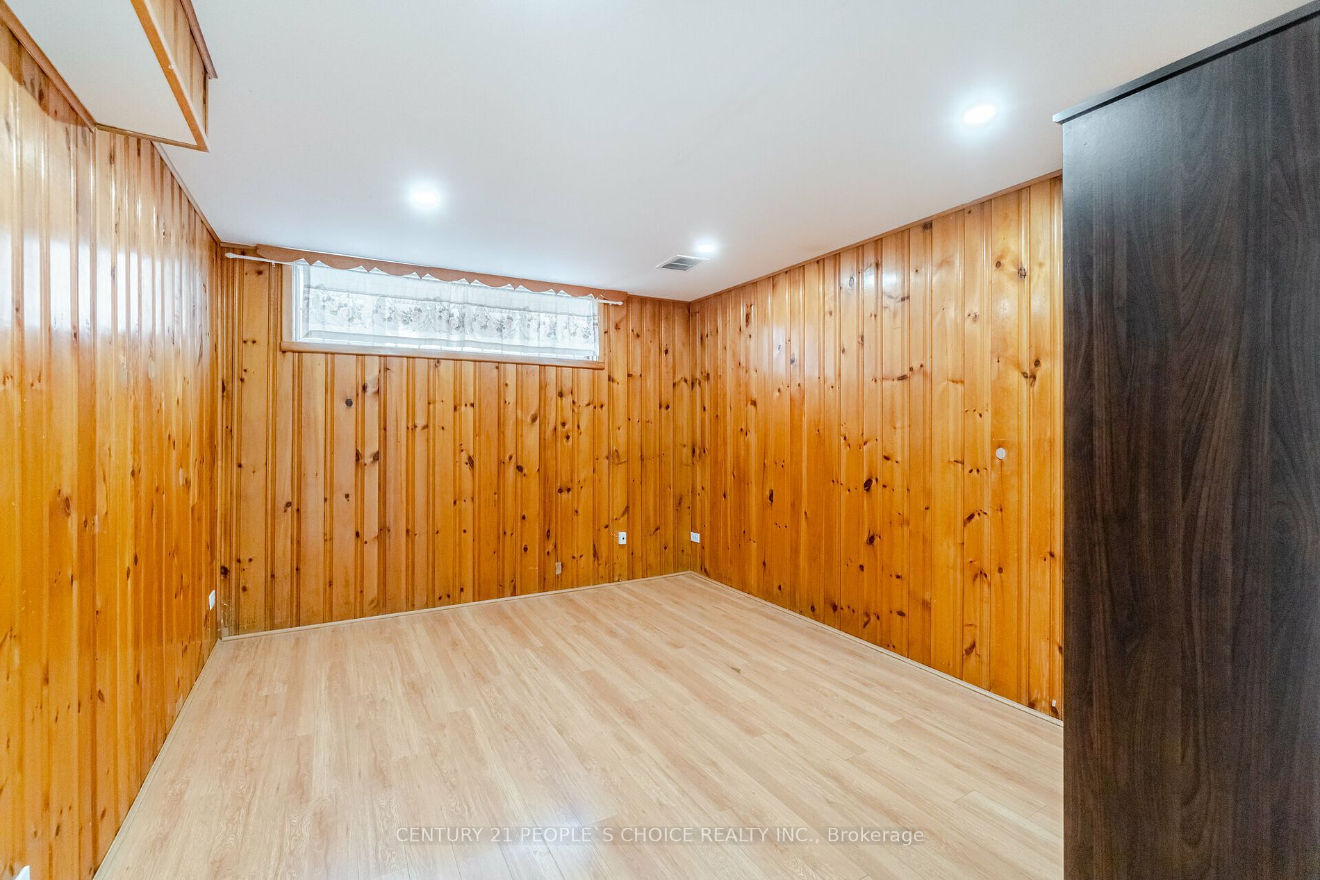 8 Bonnechere Crescent