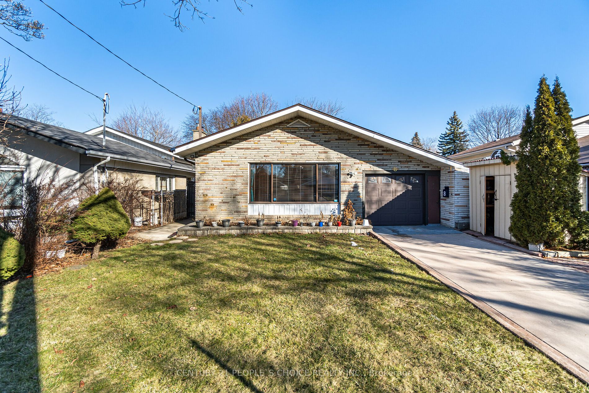 8 Bonnechere Crescent
