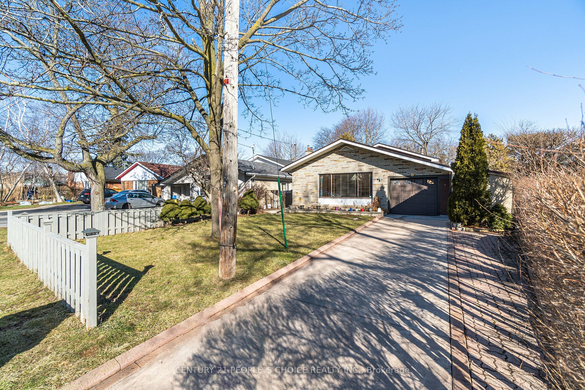 8 Bonnechere Crescent