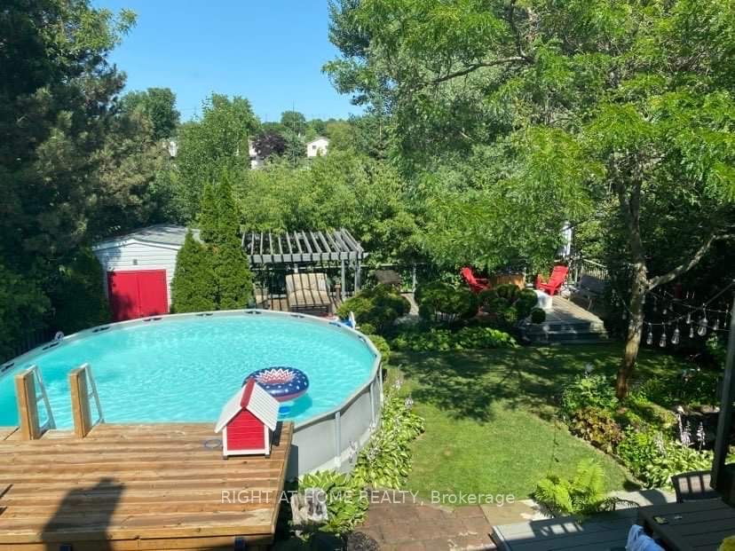 591 Dunrobin Court N