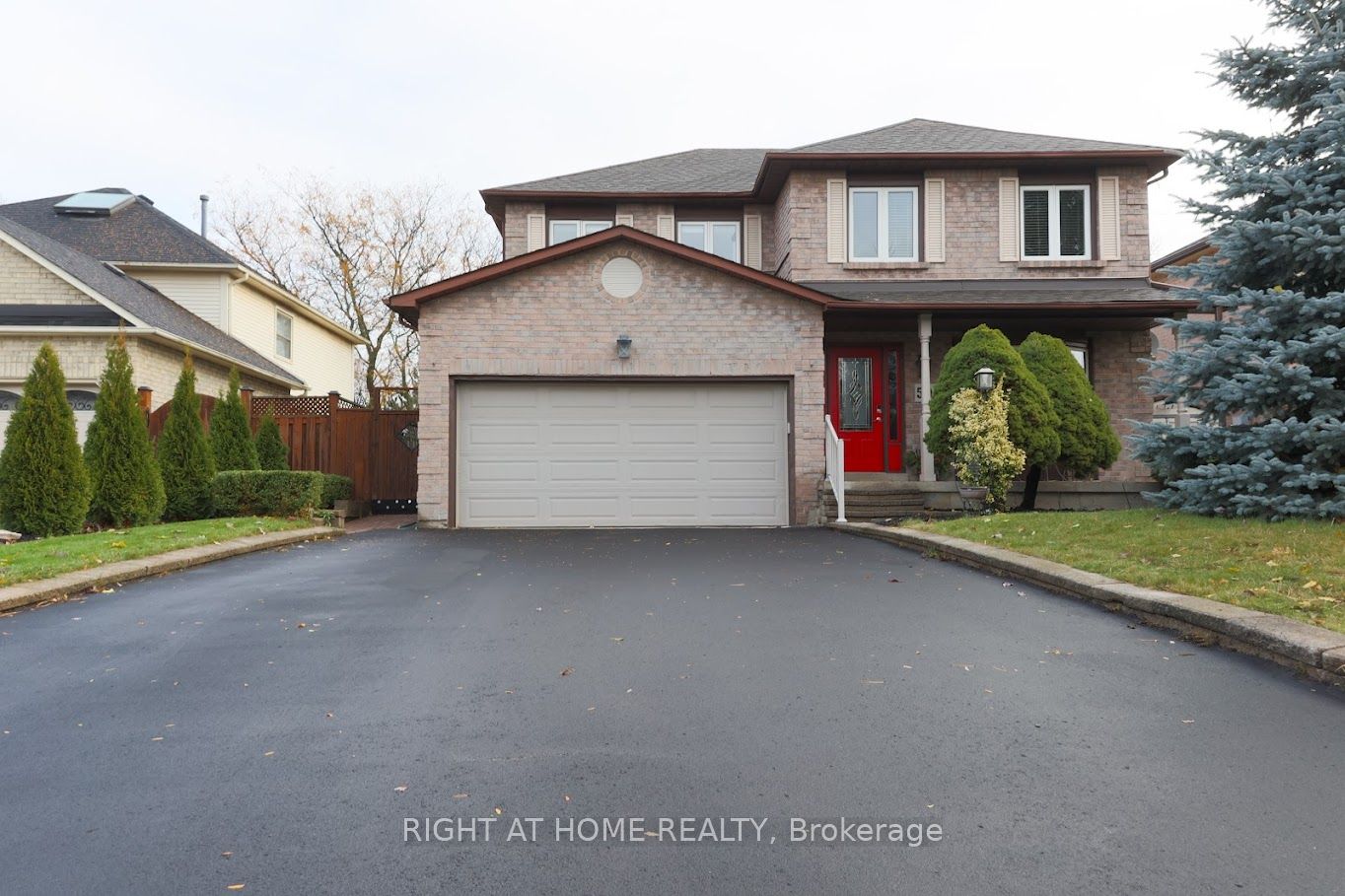 591 Dunrobin Court N