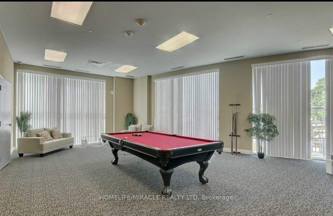 2152 Lawrence Avenue E, #101