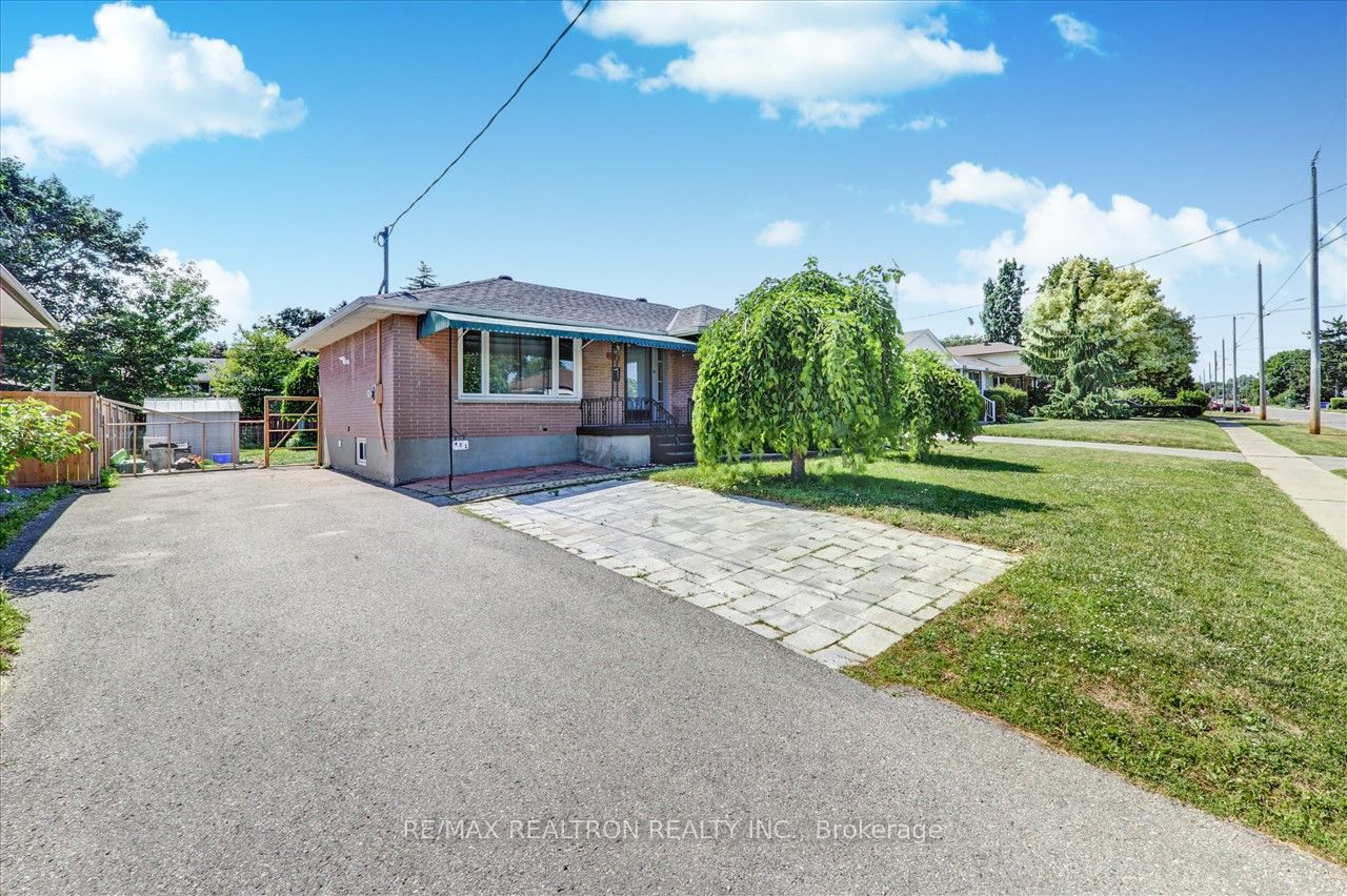 482 Nipigon St